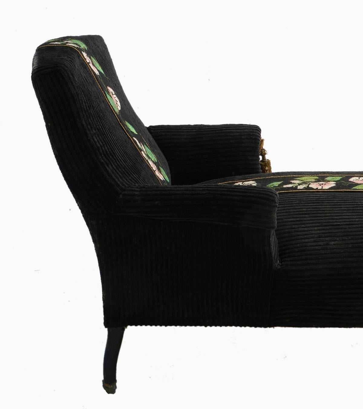 French Napoleon III Chaise longue Meridienne armchair to recover
As removed from a small French Chateau
Ebonised legs
Upholstery in good condition easily recovered to suit your interior please ask for quote if required
Seat height