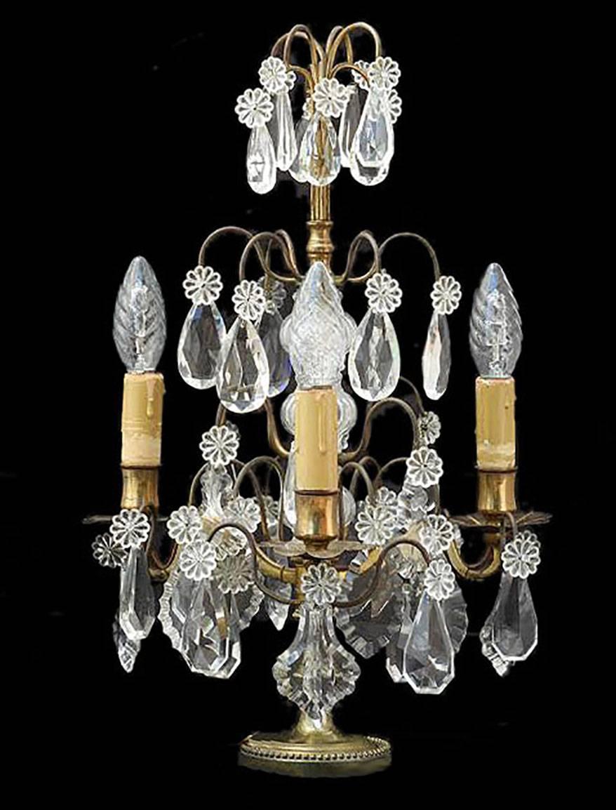 A glorious French girandole table lamp candelabra
Late 19th century facetted drop chandelier
With three-branch lights
Even more magical when lit !
Nice patina and In very good condition with no losses to crystal.
This will be re-wired and