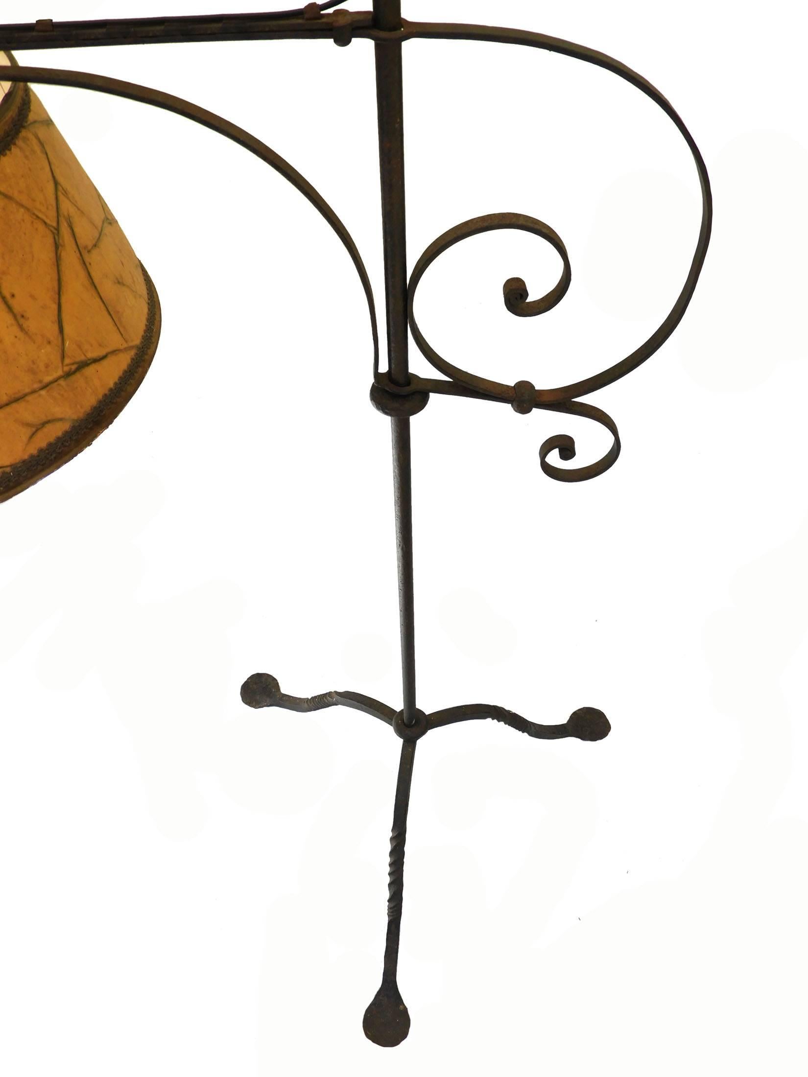 Arts & Crafts Floor Lamp Adjustable Wrought Iron French, circa 1910 In Good Condition In Mimizan, FR