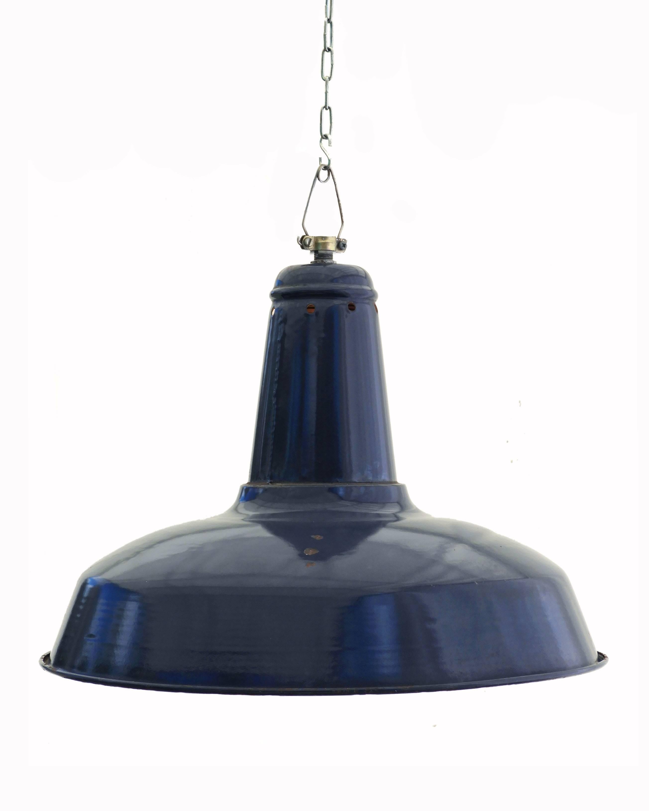 Large Industrial pendant ceiling light midcentury French Factory Blue enamel loft lighting fixture
Original Industrial fitting will take a bulb up to 500w to light a very large area
In good vintage condition some minor chipping of original enamel