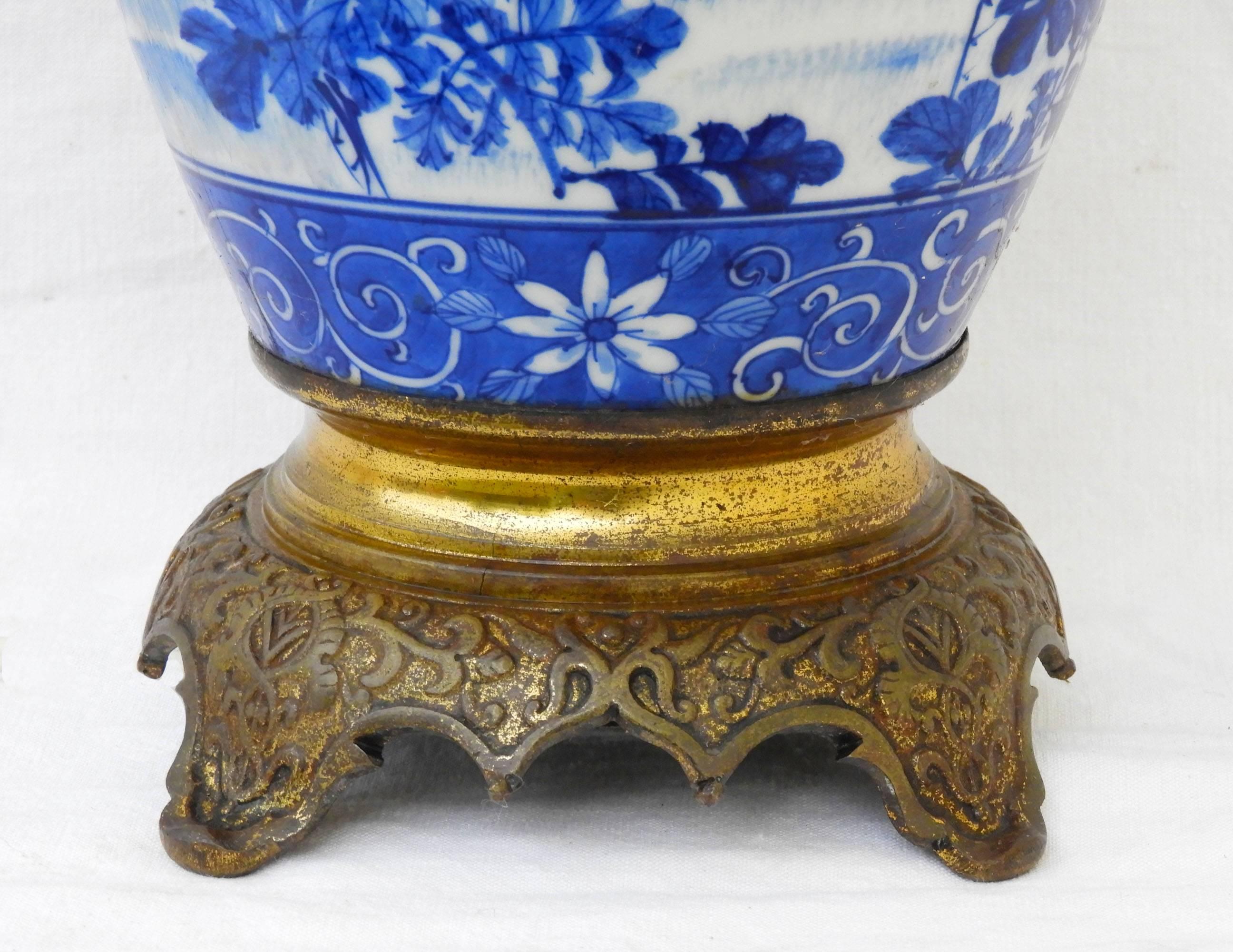 French Table Lamp Blue and White Porcelain Gilded Bronze Chinoiserie, circa 1920 In Good Condition In Mimizan, FR
