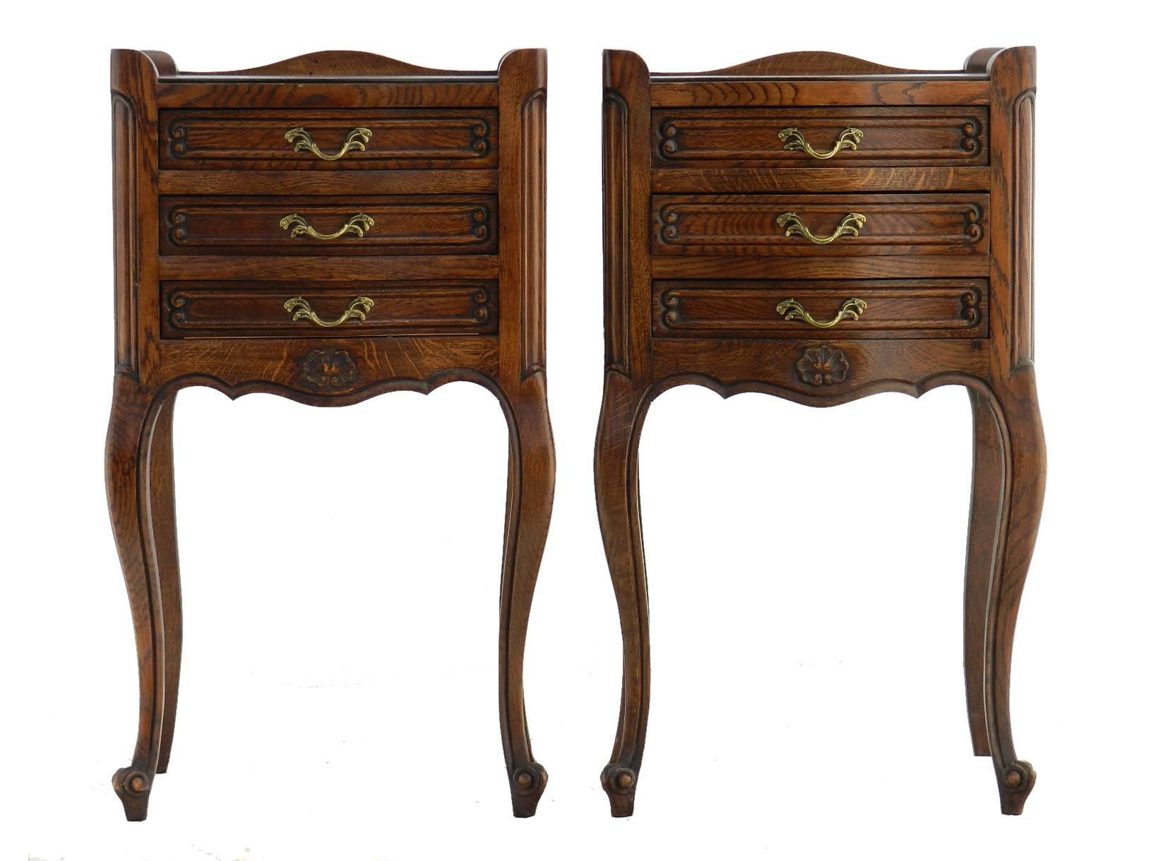 Louis XV Pair of Nightstands French Side Cabinets, Early 20th Century