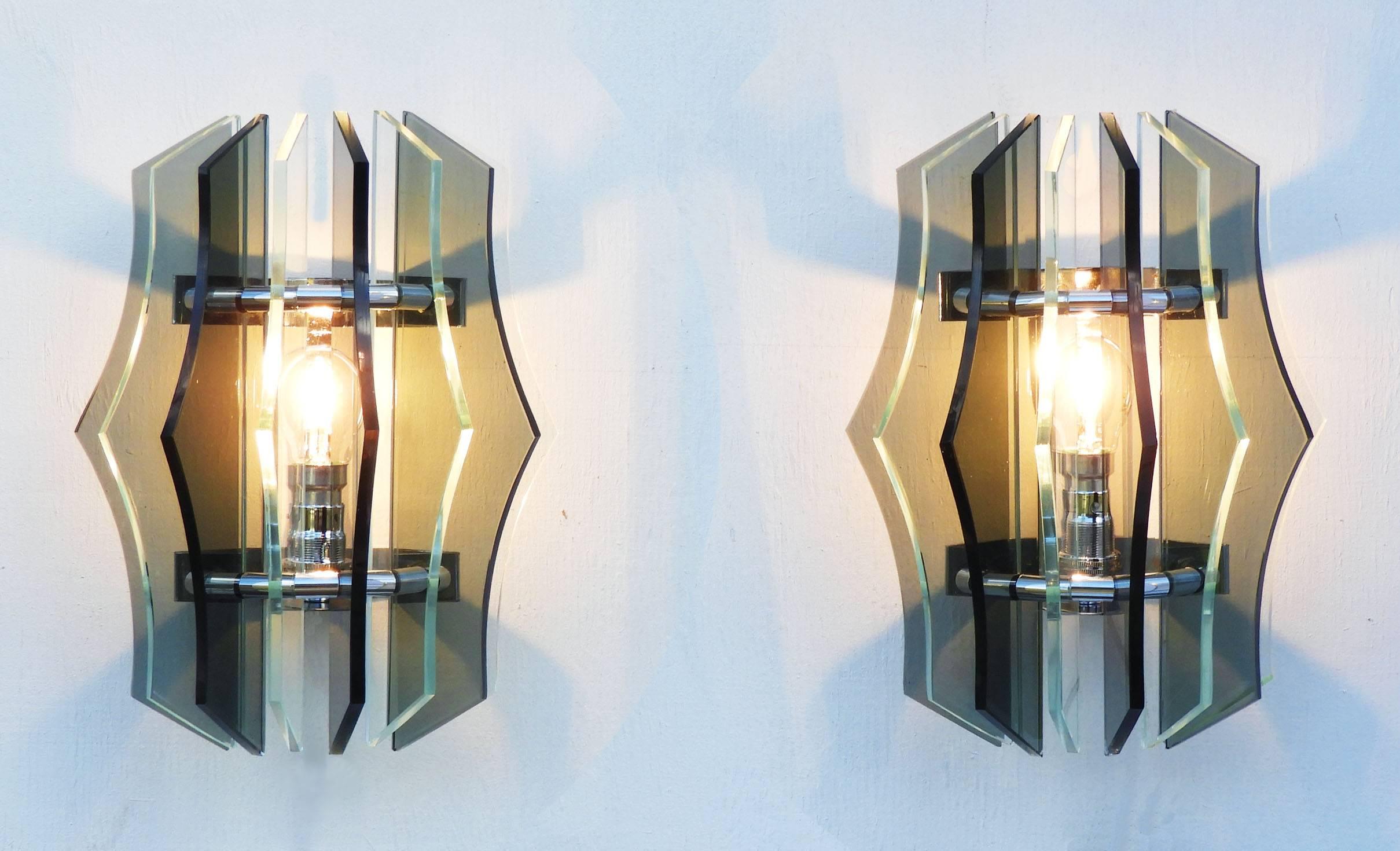 Pair of Wall Lights Sconces Smoked Glass Italian Veca Midcentury, circa 1970 In Good Condition In Mimizan, FR