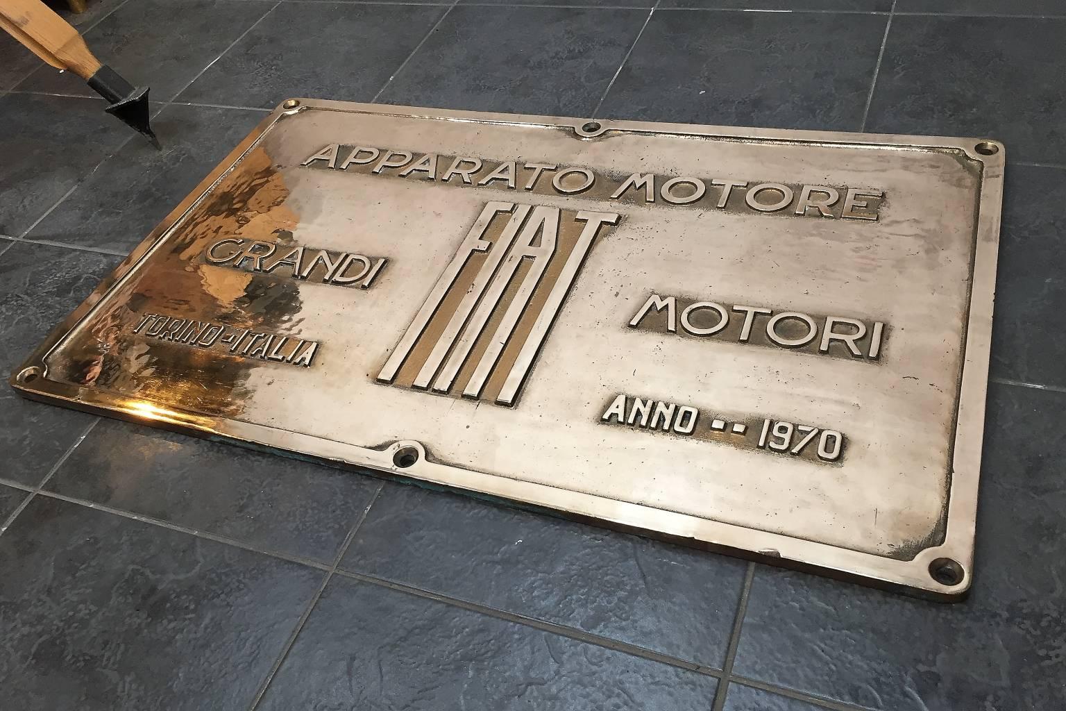 A solid brass engine builders plate.

'Grandi Motori' is the diesel wing of the car manufacturer Fiat.

This was reclaimed from a set of engines used by MV Doulos, the oldest passenger liner in the world!

The 101-year old ship was originally