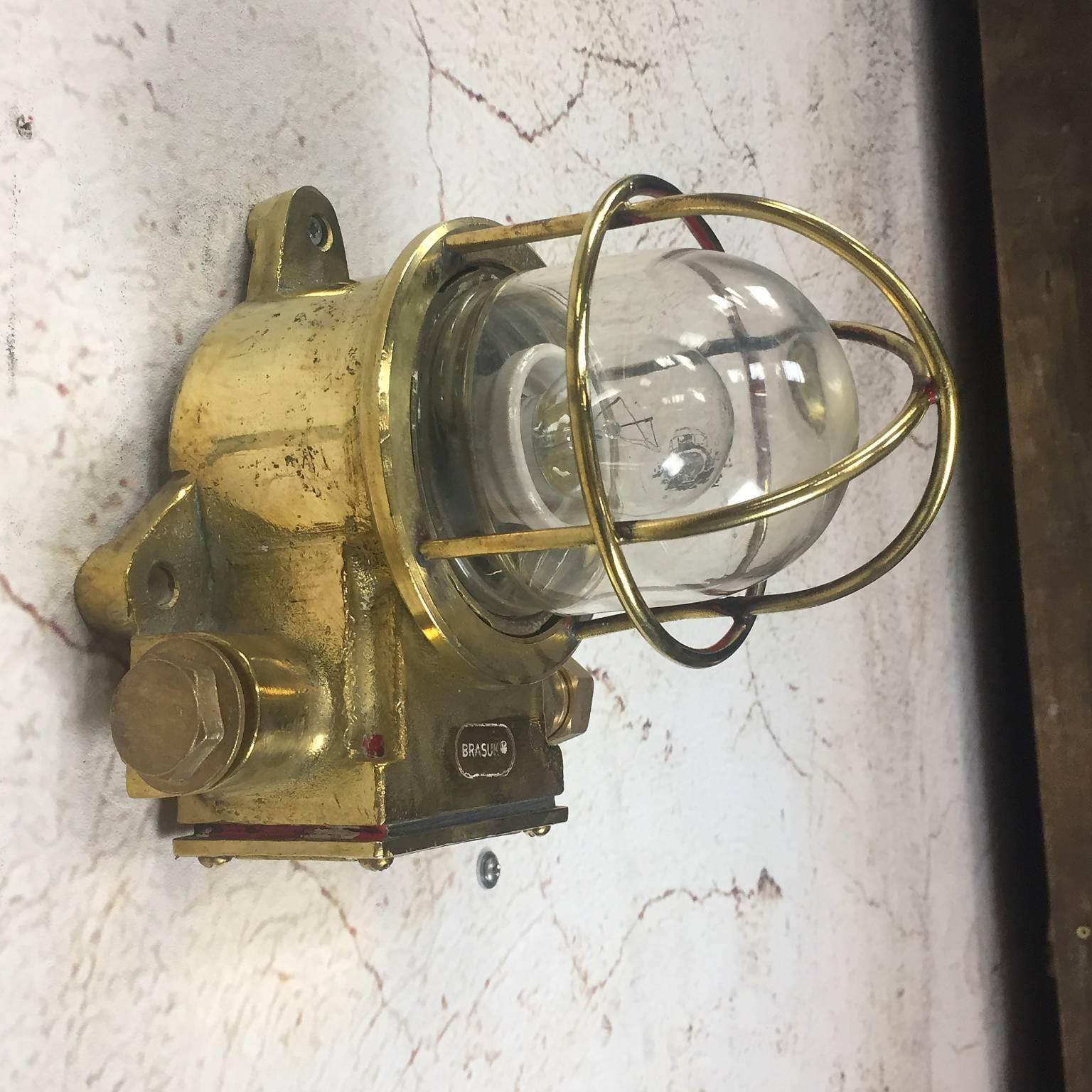 Solid brass cast reclaimed bulkhead lights.

British made in the early 1970s.

British made solid brass cast bulkhead lamps.
 
Great compact brass fixture suitable for use in wet zones and outdoors.
 
Reclaimed from super tankers and cargo ship