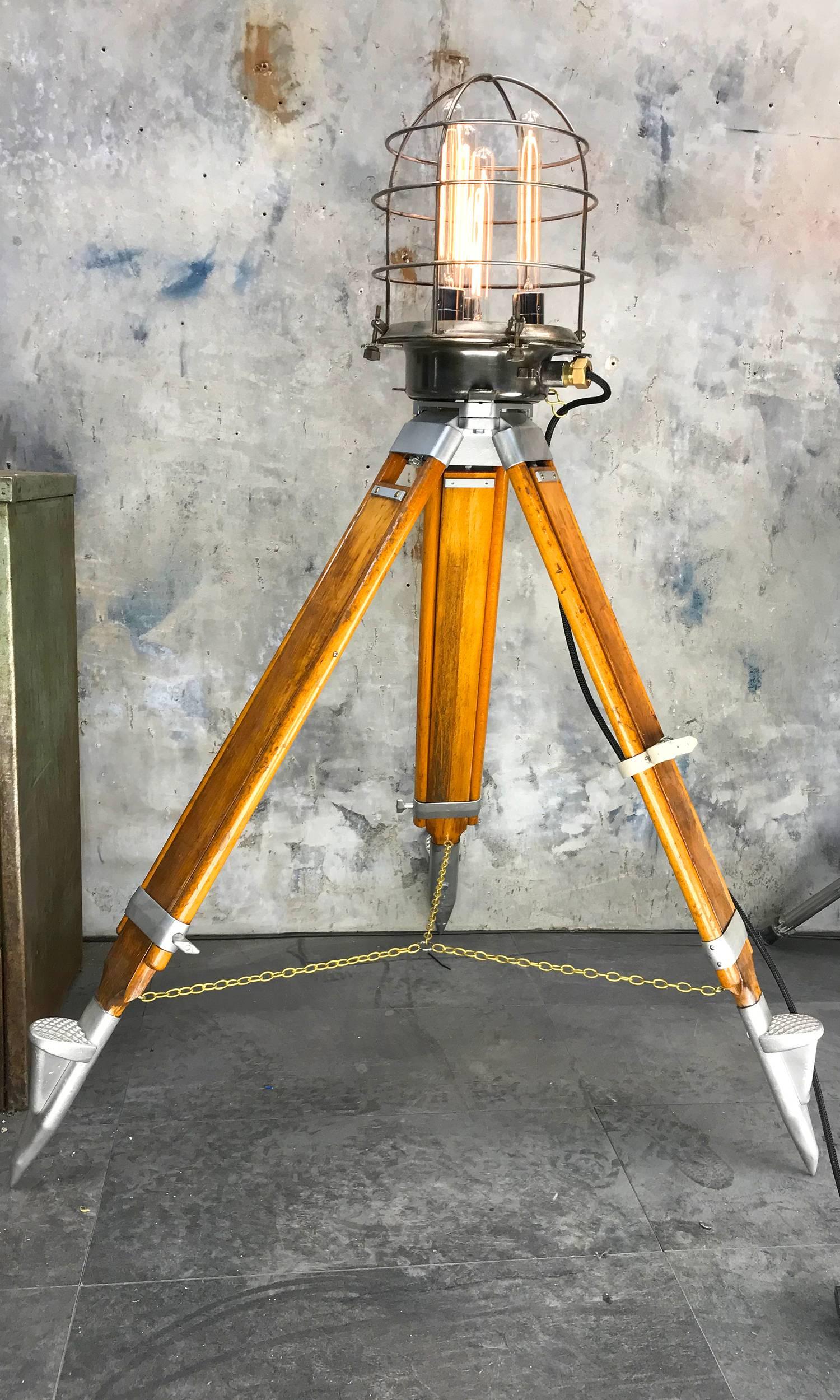 1970s Russian Steampunk Vintage Industrial Steel Edison Lamp & Hardwood Tripod In Excellent Condition In Leicester, Leicestershire