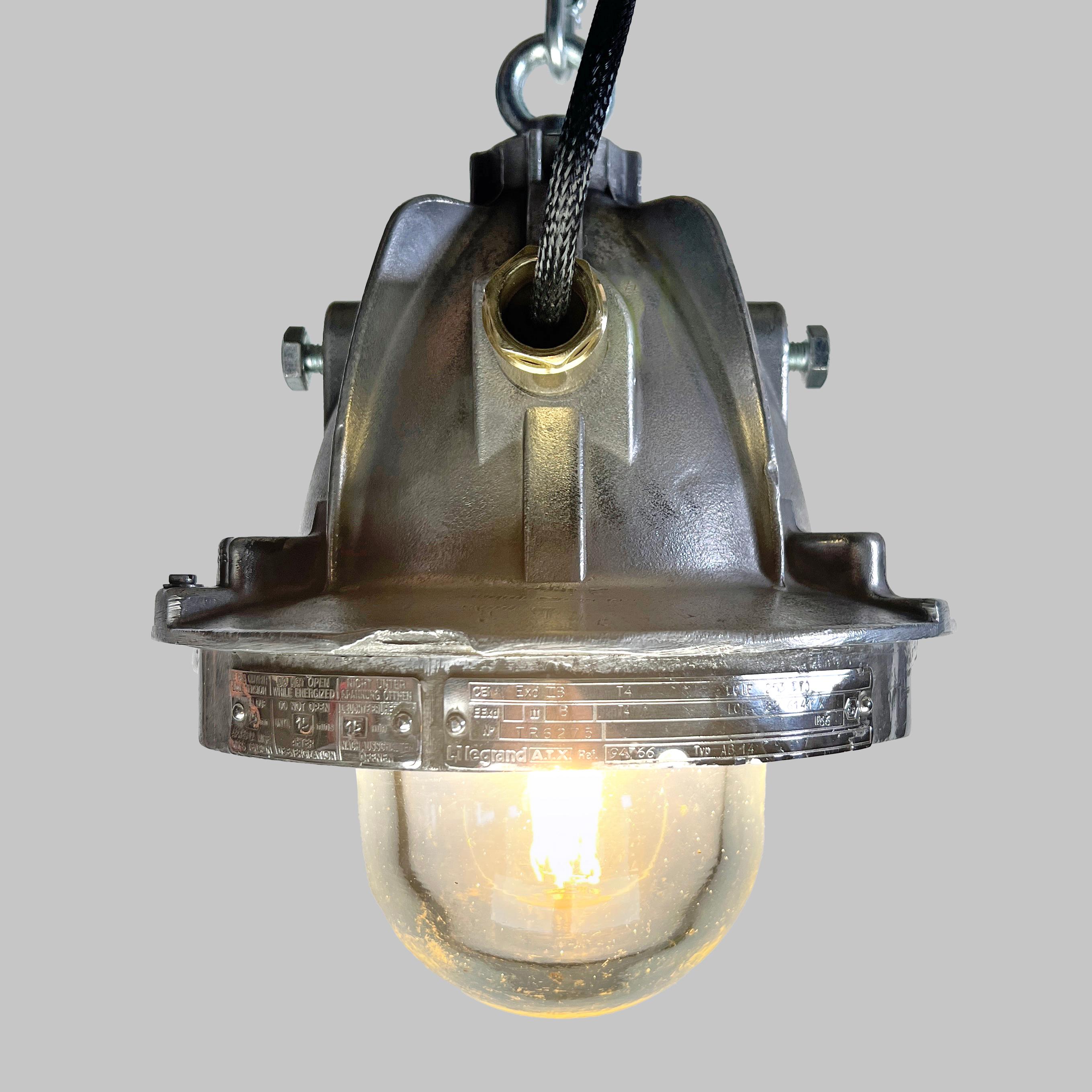 Francese Lampada a sospensione francese Legrand del 1980 in alluminio fuso a prova di esplosione con paralume in vetro in vendita