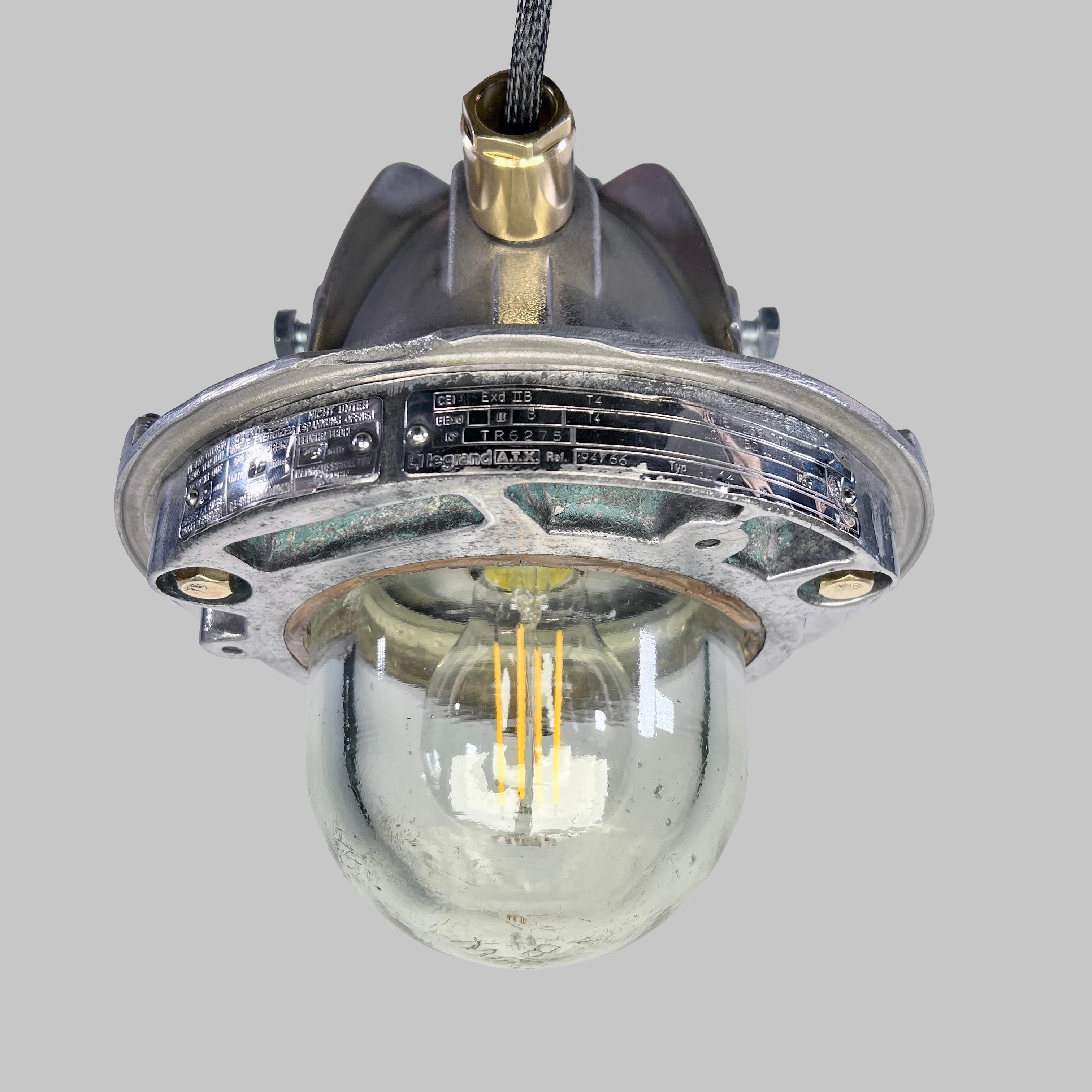 Calco Lampada a sospensione francese Legrand del 1980 in alluminio fuso a prova di esplosione con paralume in vetro in vendita