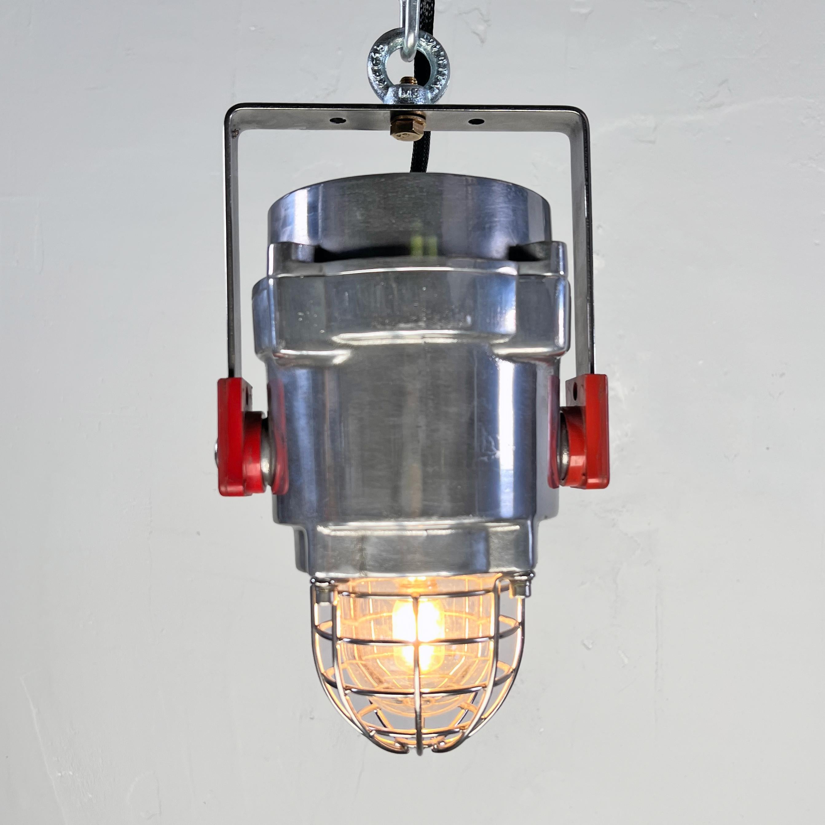 Anglais Lampe stroboscopique modifiée antidéflagrante avec cage, datant de la fin du siècle dernier, britannique en vente