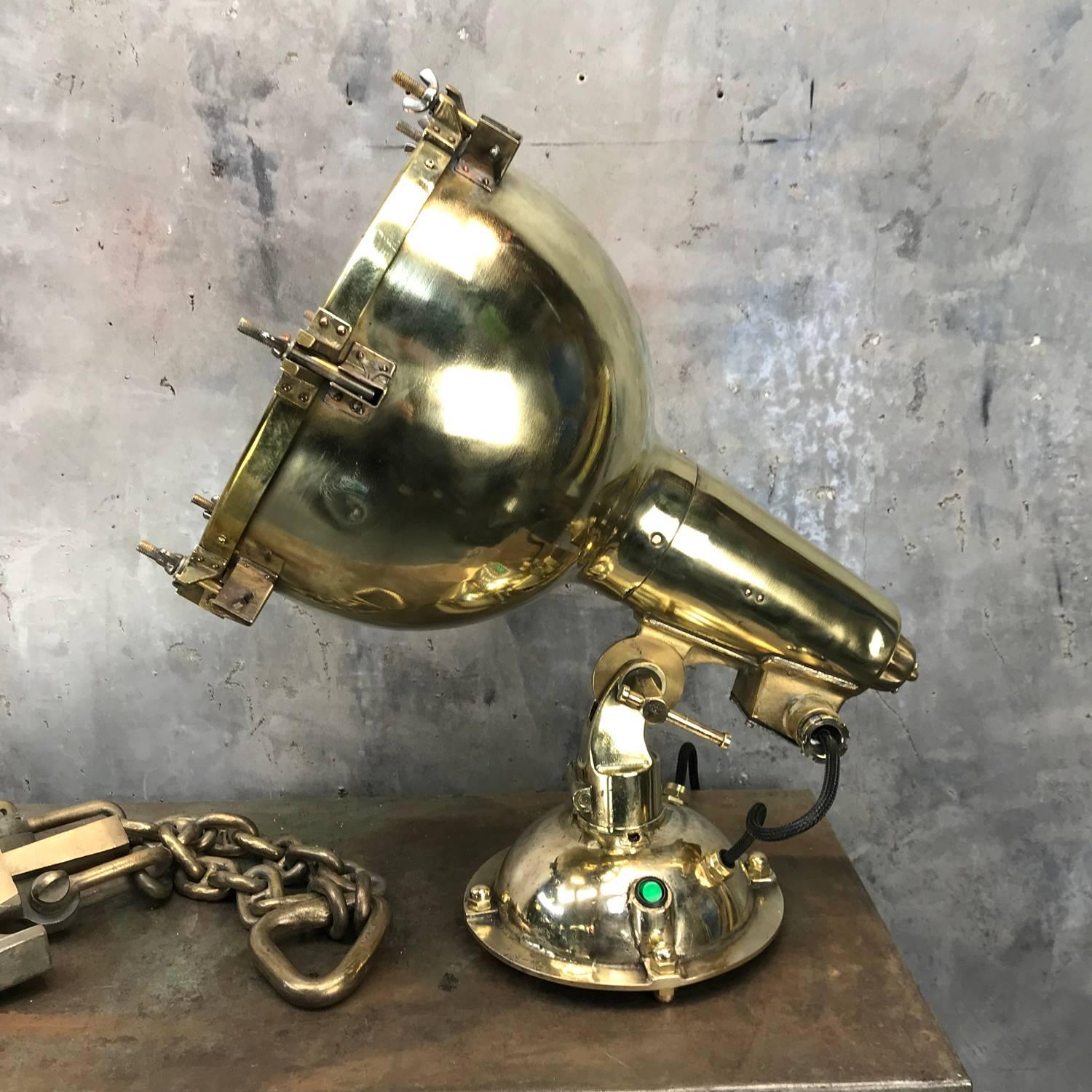 Midcentury Japanese Brass Industrial Searchlight / Table Lamp E27 Edison Bulb In Excellent Condition In Leicester, Leicestershire
