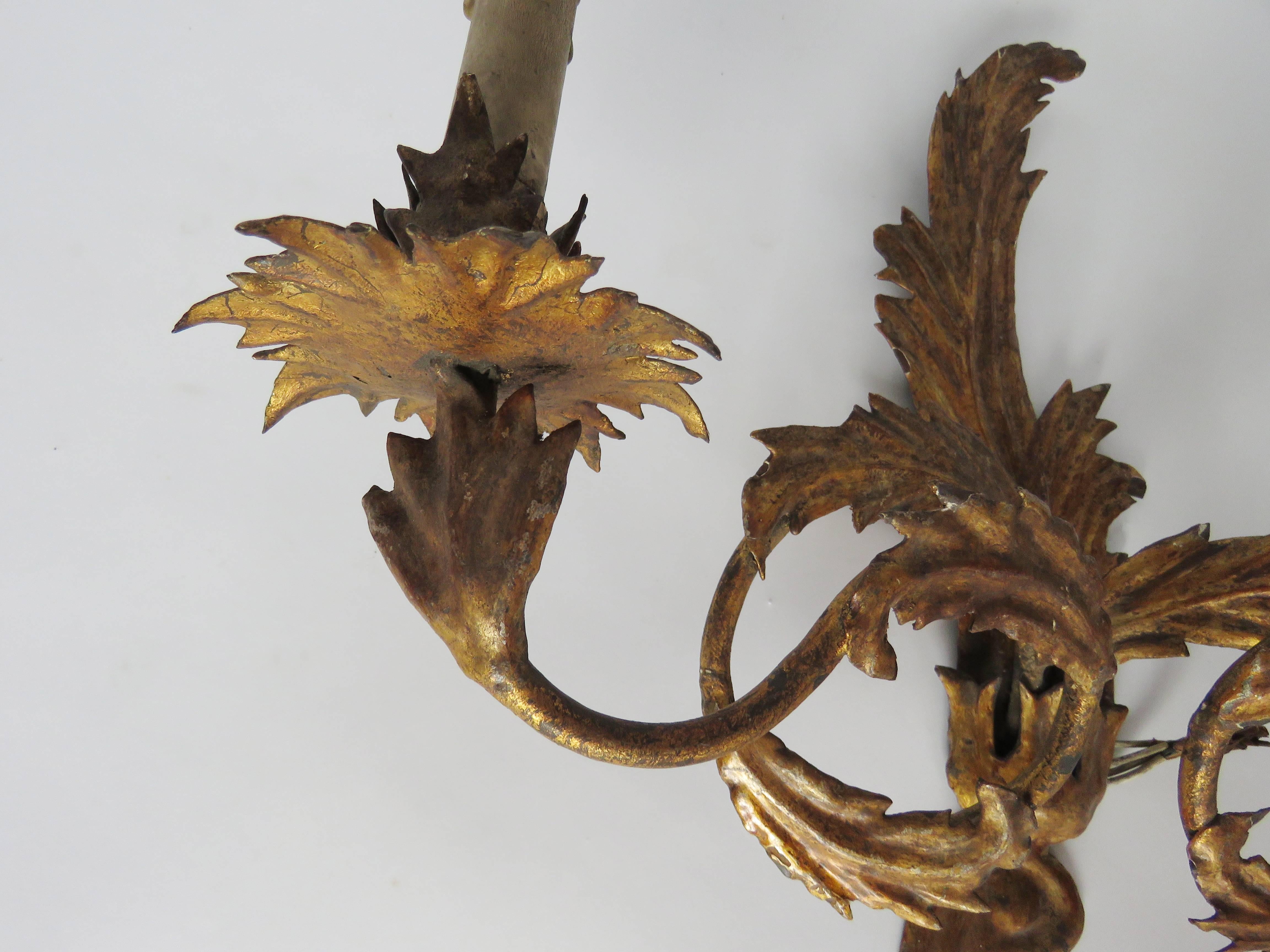 19th Century Pair of Gilt Tole Sconces im Zustand „Gut“ im Angebot in Alella, ES