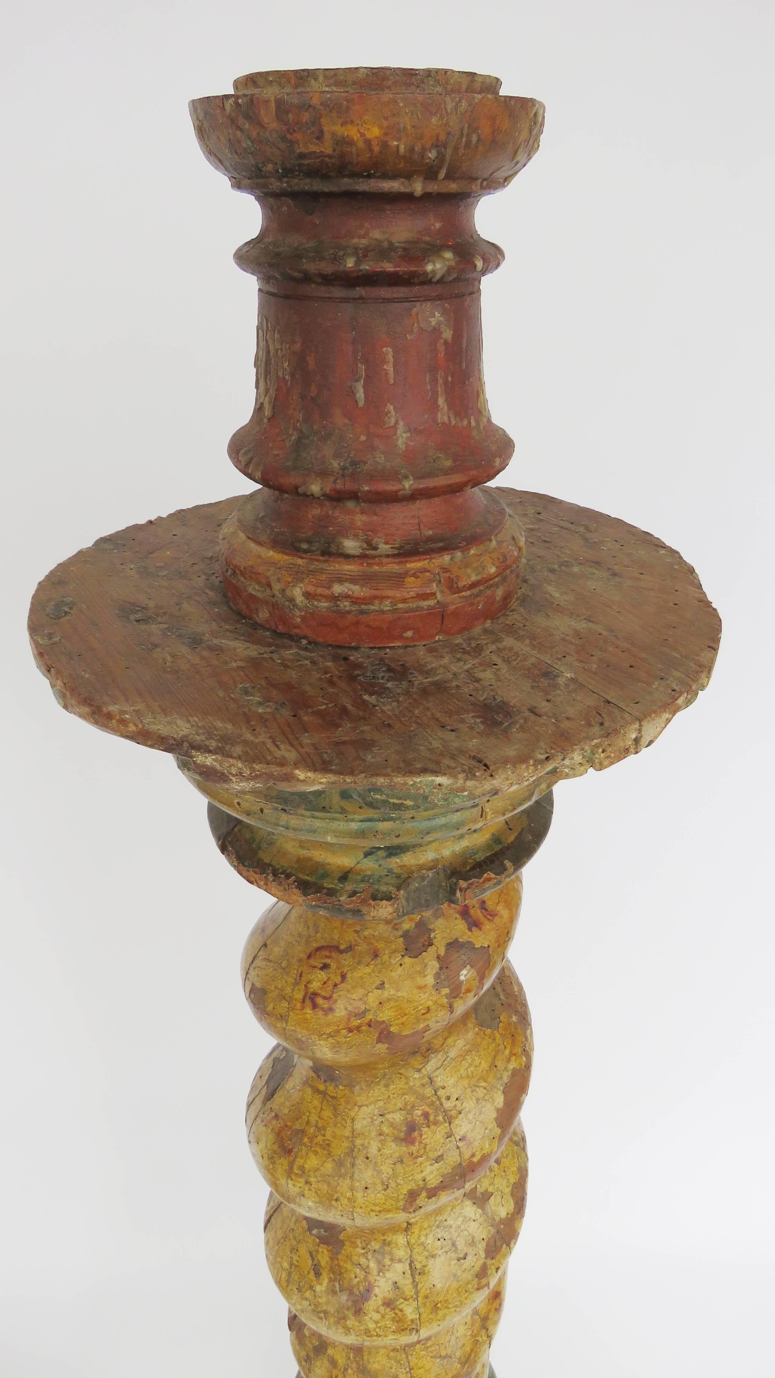 18th Century Pair of Painted Column Torcheres im Zustand „Gut“ im Angebot in Alella, ES