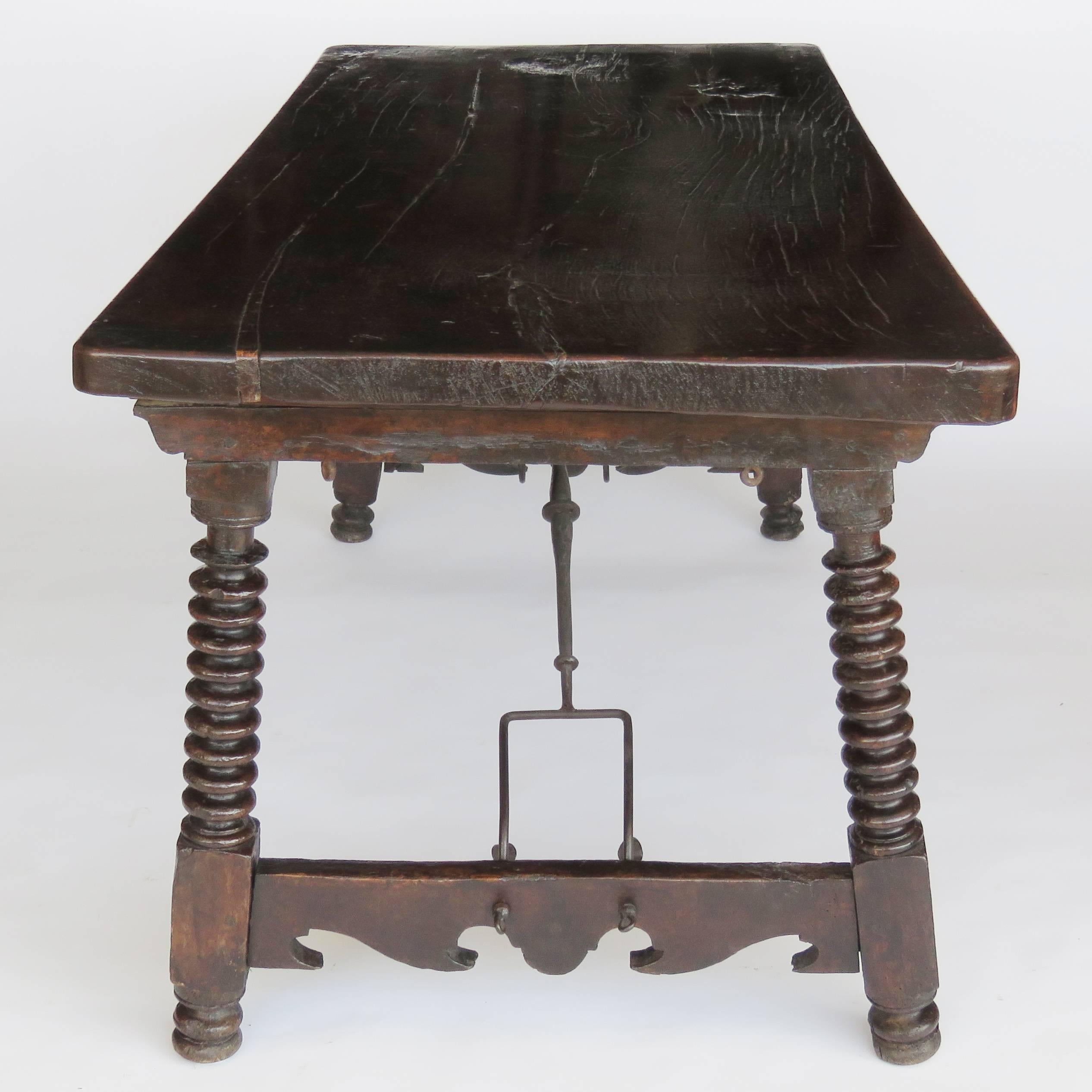 18th Century Baroque Walnut Trestle Table In Good Condition For Sale In Alella, ES