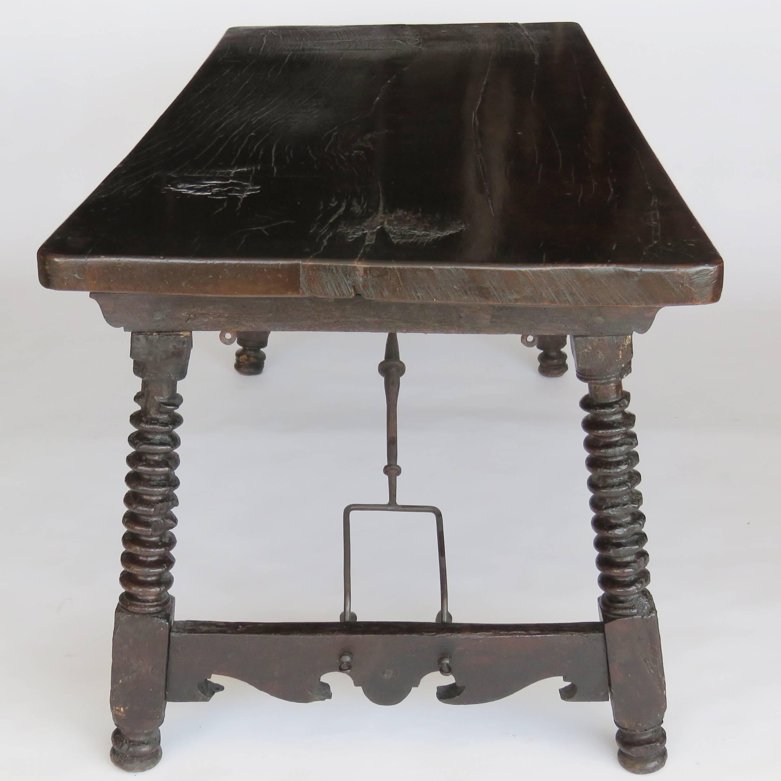 18th Century Baroque Walnut Trestle Table im Zustand „Gut“ im Angebot in Alella, ES
