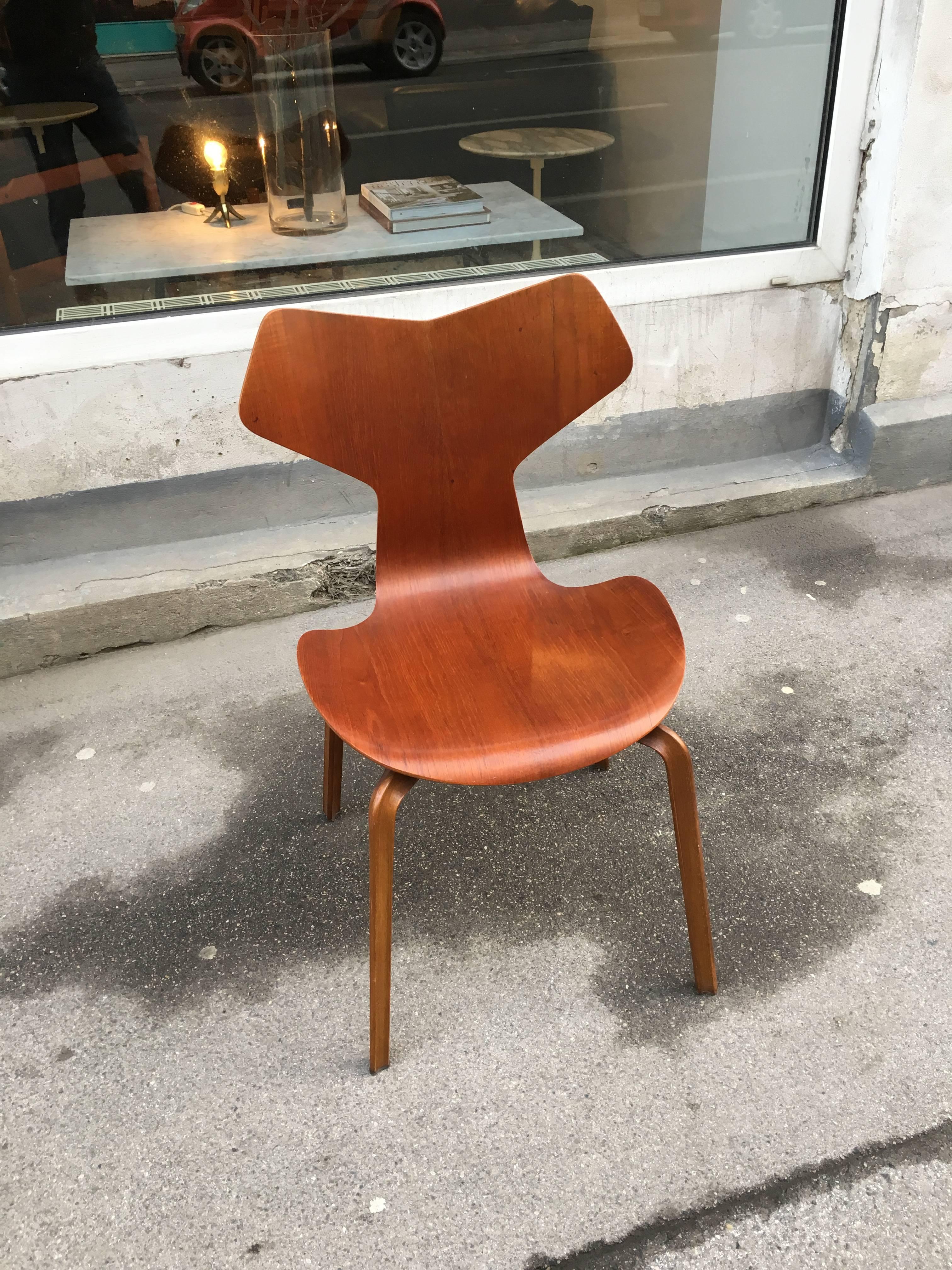 Scandinavian Modern Rare First Edition Grand Prix Chair by Arne Jacobsen for Fritz Hansen For Sale