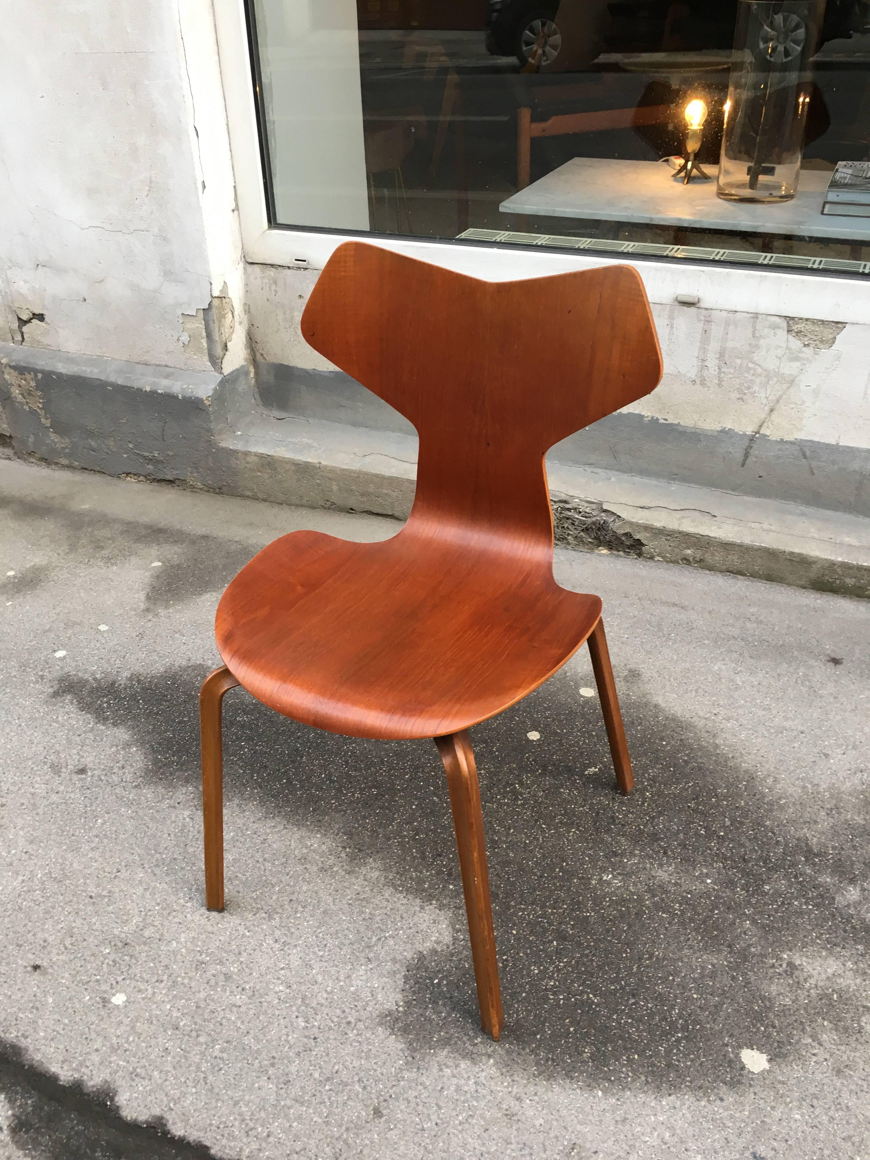 Danish Rare First Edition Grand Prix Chair by Arne Jacobsen for Fritz Hansen For Sale