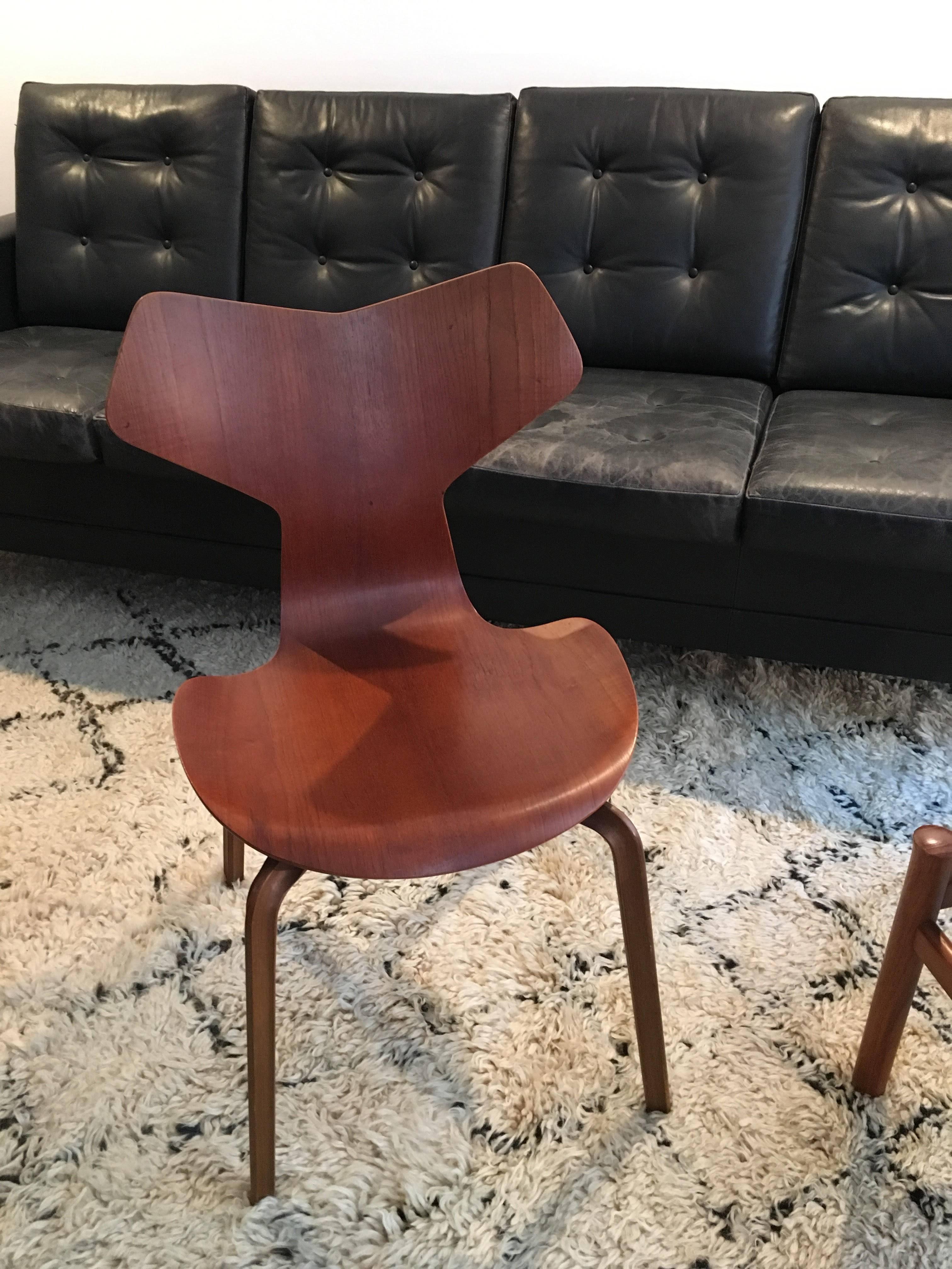 Rare First Edition Grand Prix Chair by Arne Jacobsen for Fritz Hansen For Sale 3