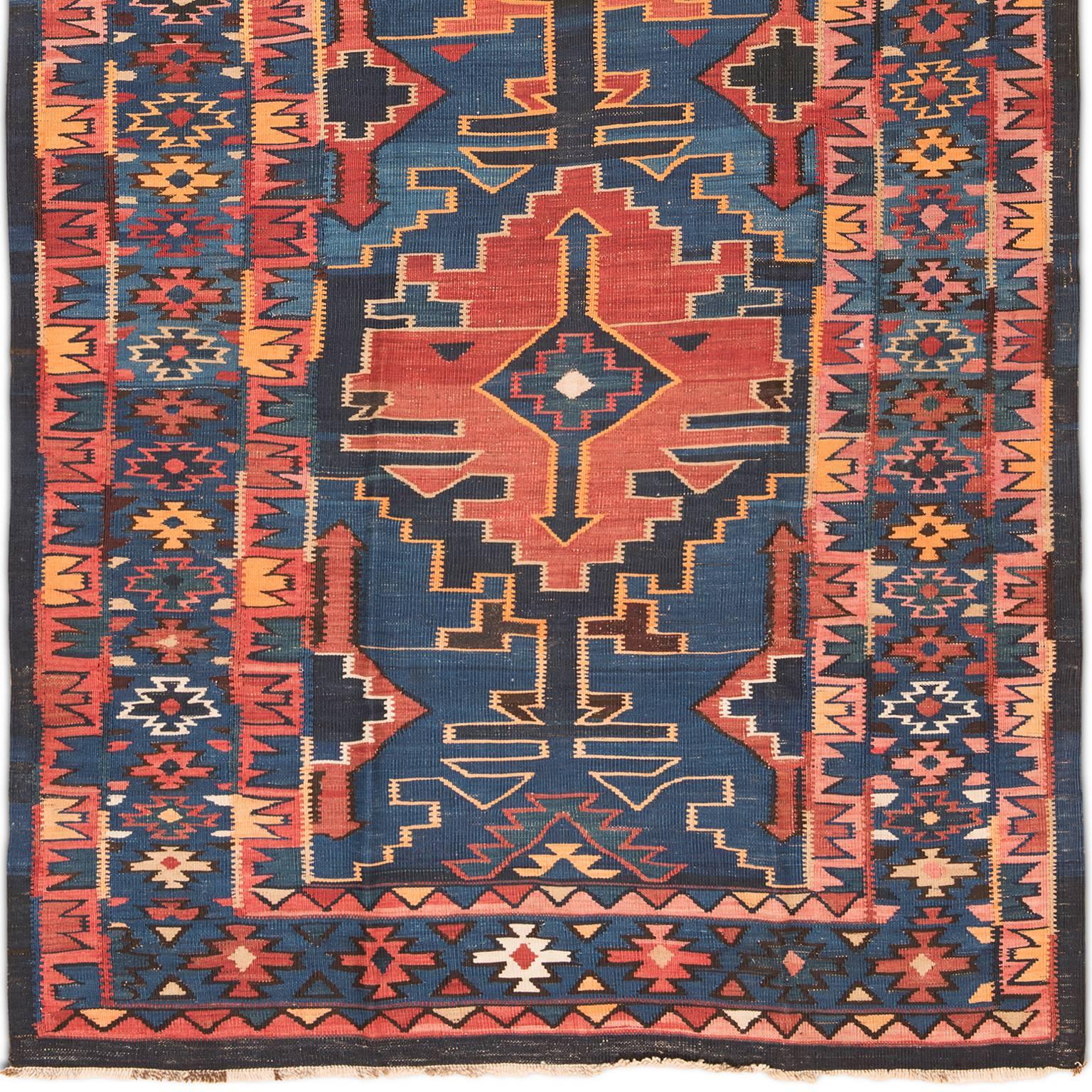 Antique Caucasian Kilim Abrash In Excellent Condition For Sale In London, GB