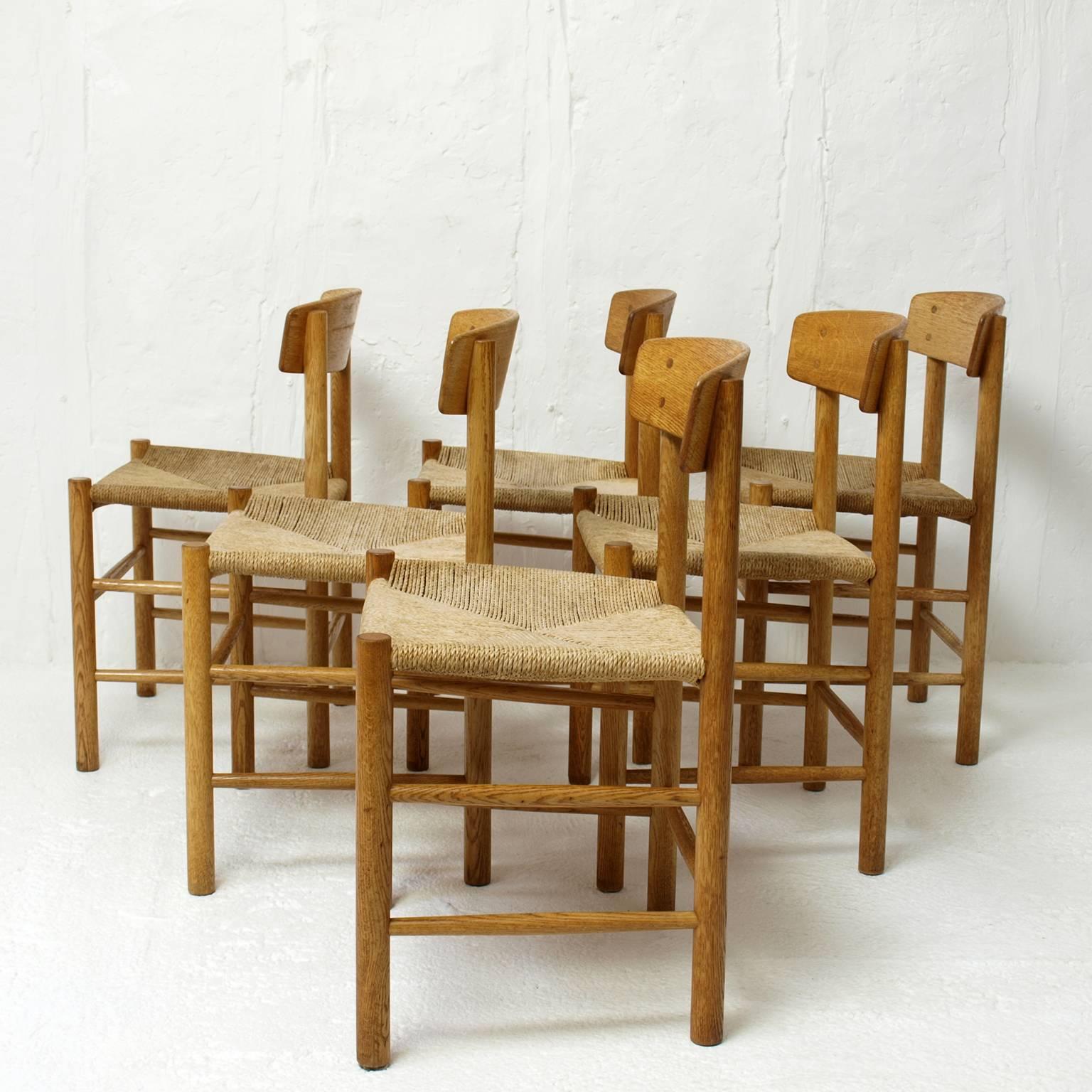 Beautiful patina for this set of six chairs J39 designed by Børge Mogensen in 1947 for FDB Moble Edition Denmark.
Oak and paper rope.