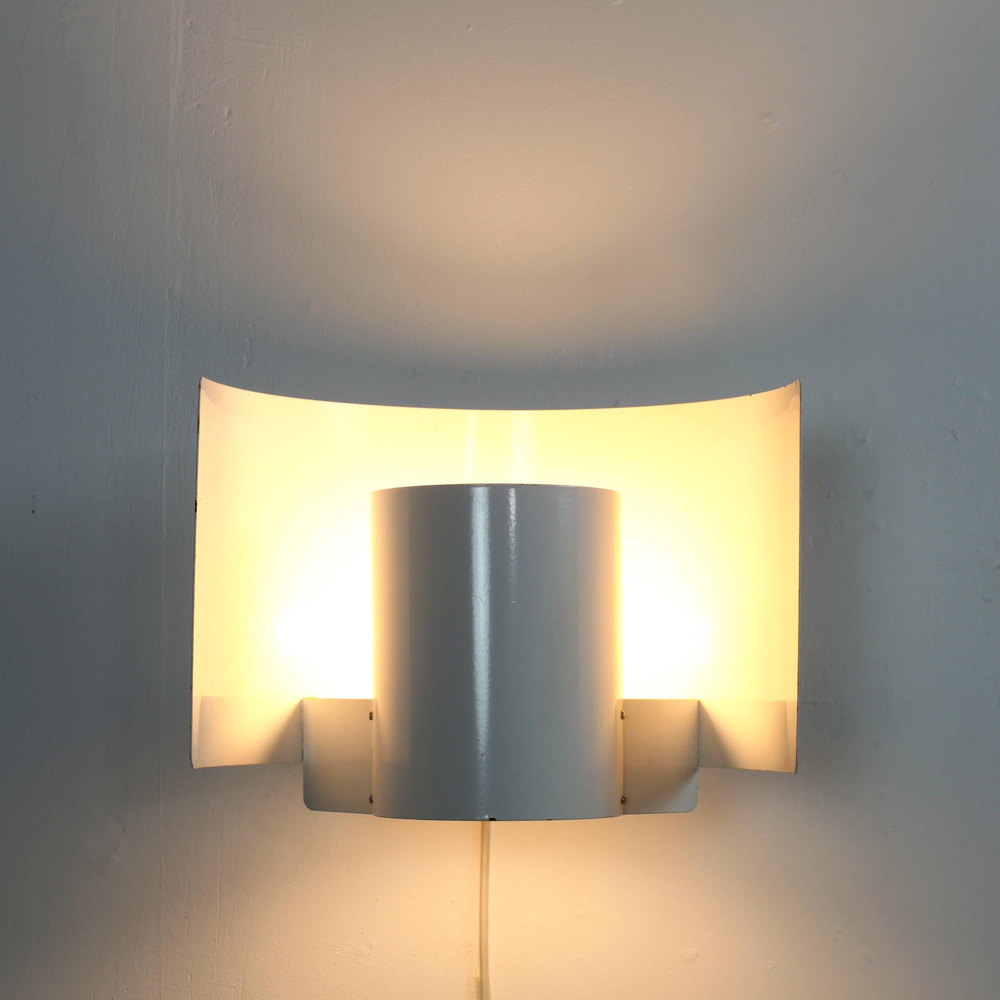 Paire d'appliques en métal blanc par Bruno Herbst Suède années 1960 Bon état - En vente à Saint  Ouen, FR