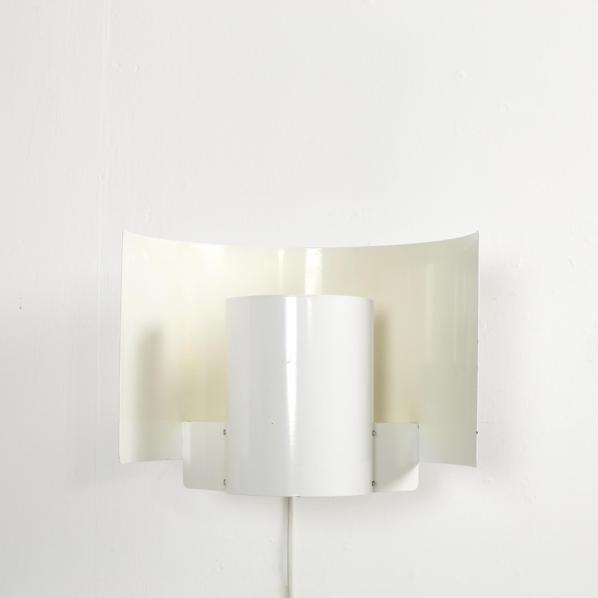 Milieu du XXe siècle Paire d'appliques en métal blanc par Bruno Herbst Suède années 1960 en vente