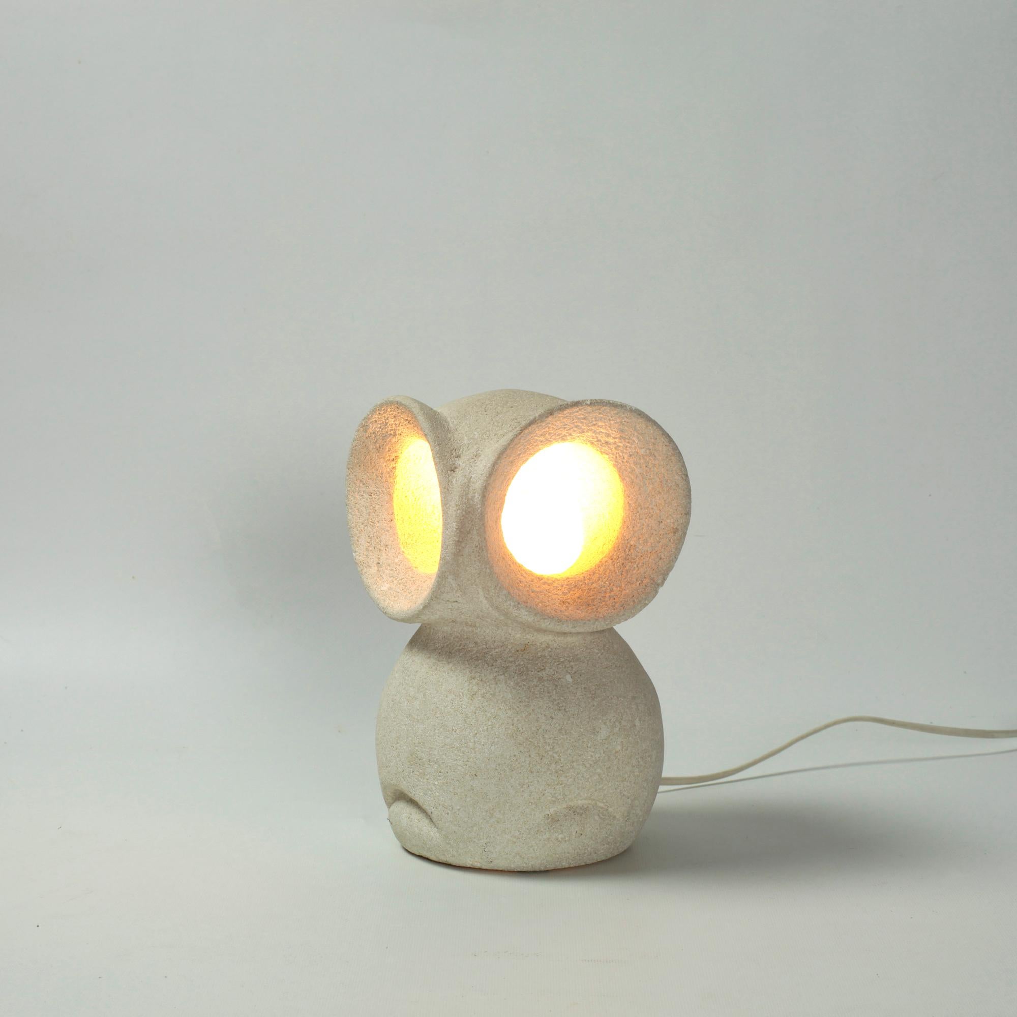 Geschnitzte Kalkstein Eule Lampe Frankreich 1970er im Angebot 1