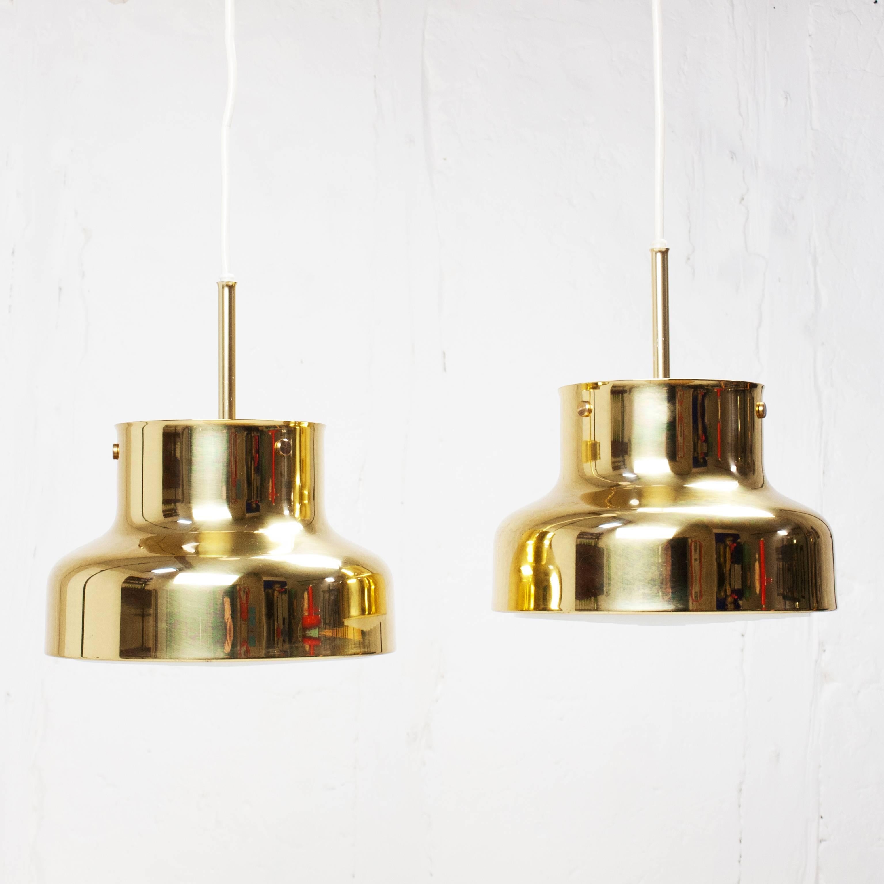 Pair of bumling brass hanging lamps by Anders Pehrson, Swedish designer from the 1960s. Brass frame. Manufactured by Ateljé Lyktan. Diameter 25 cms. In very good condition.
     