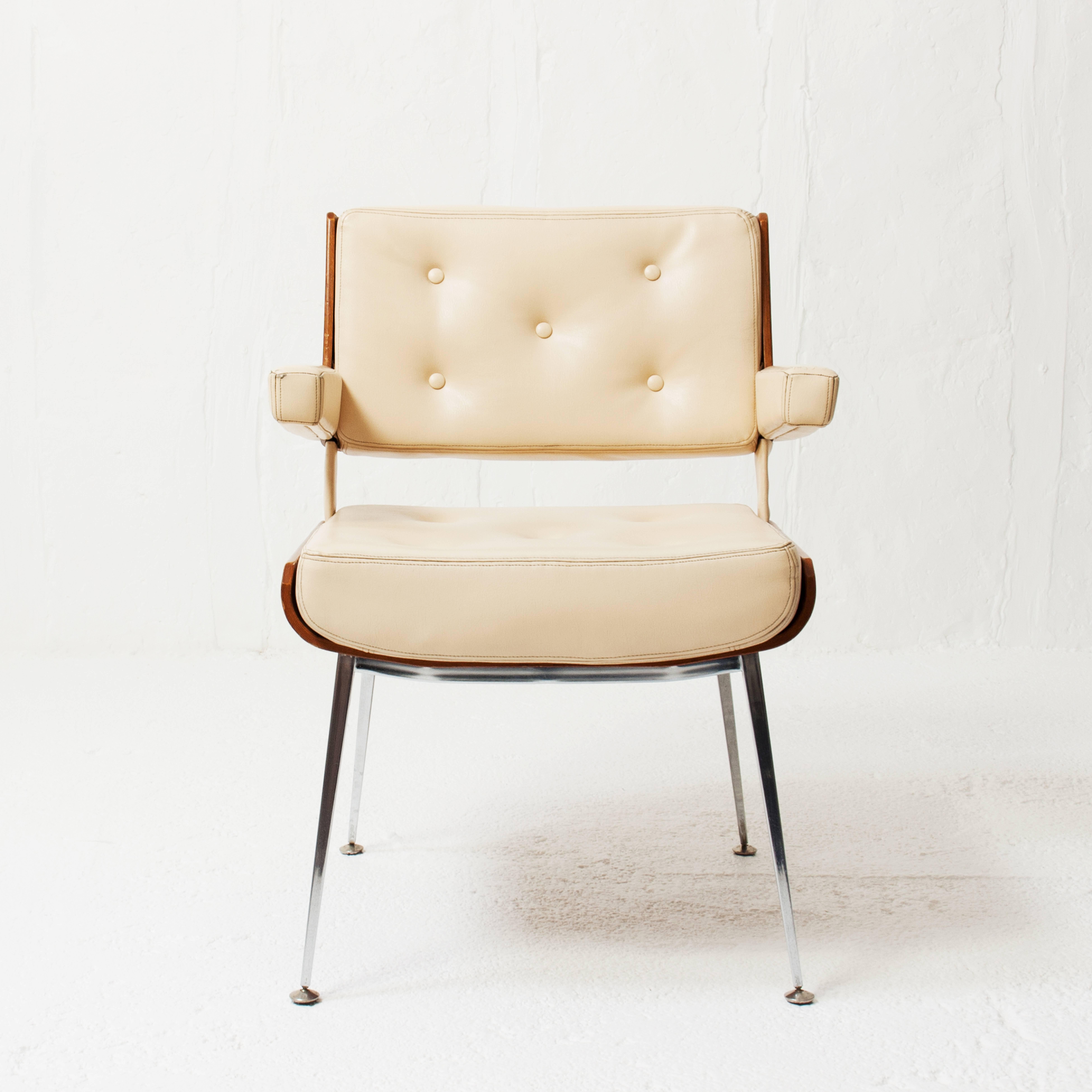 This armchair was designed by Alain Richard and produced in France during the 1970s. The frame is made of bent mahogany that sits on four straight chrome metal legs and is upholstered in a cream imitation leather.
Some traces of wear on the