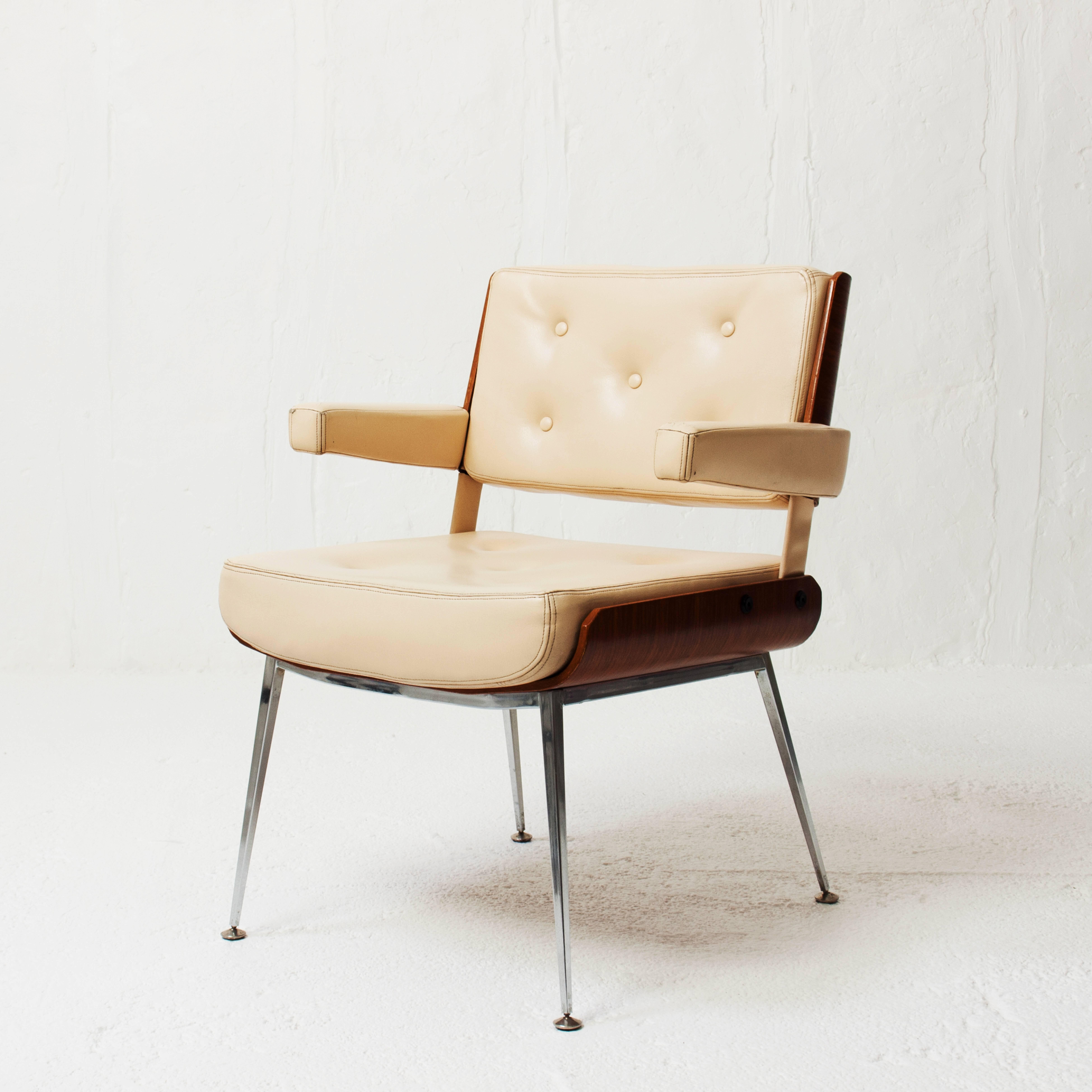 French Chrome and Mahogany Chair by Alain Richard, 1970s In Fair Condition In Saint  Ouen, FR