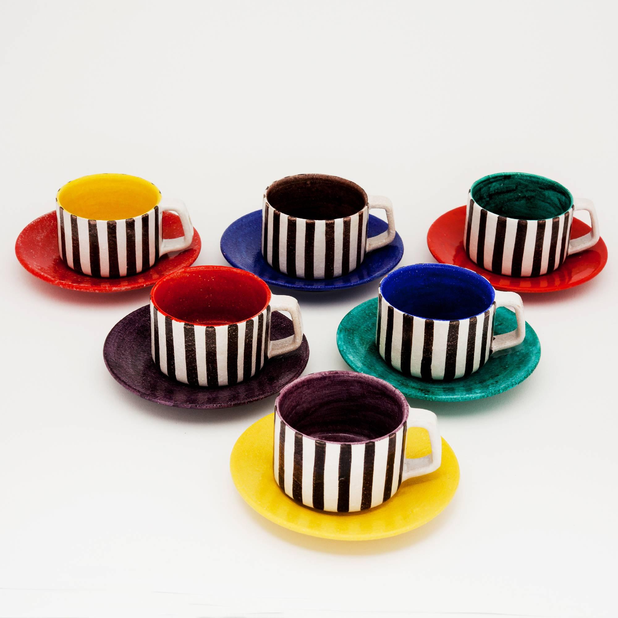 Polychrome glazed earthenware set, circa 1960, executed in studio for De Bijenkorf the Netherlands, the luxury department store of the Netherlands have worked with Gio Ponti, Marcel Breuer, Ettore Sottsass ...Measures: Cups: H 6 cm, D 9 cm. Plate: D