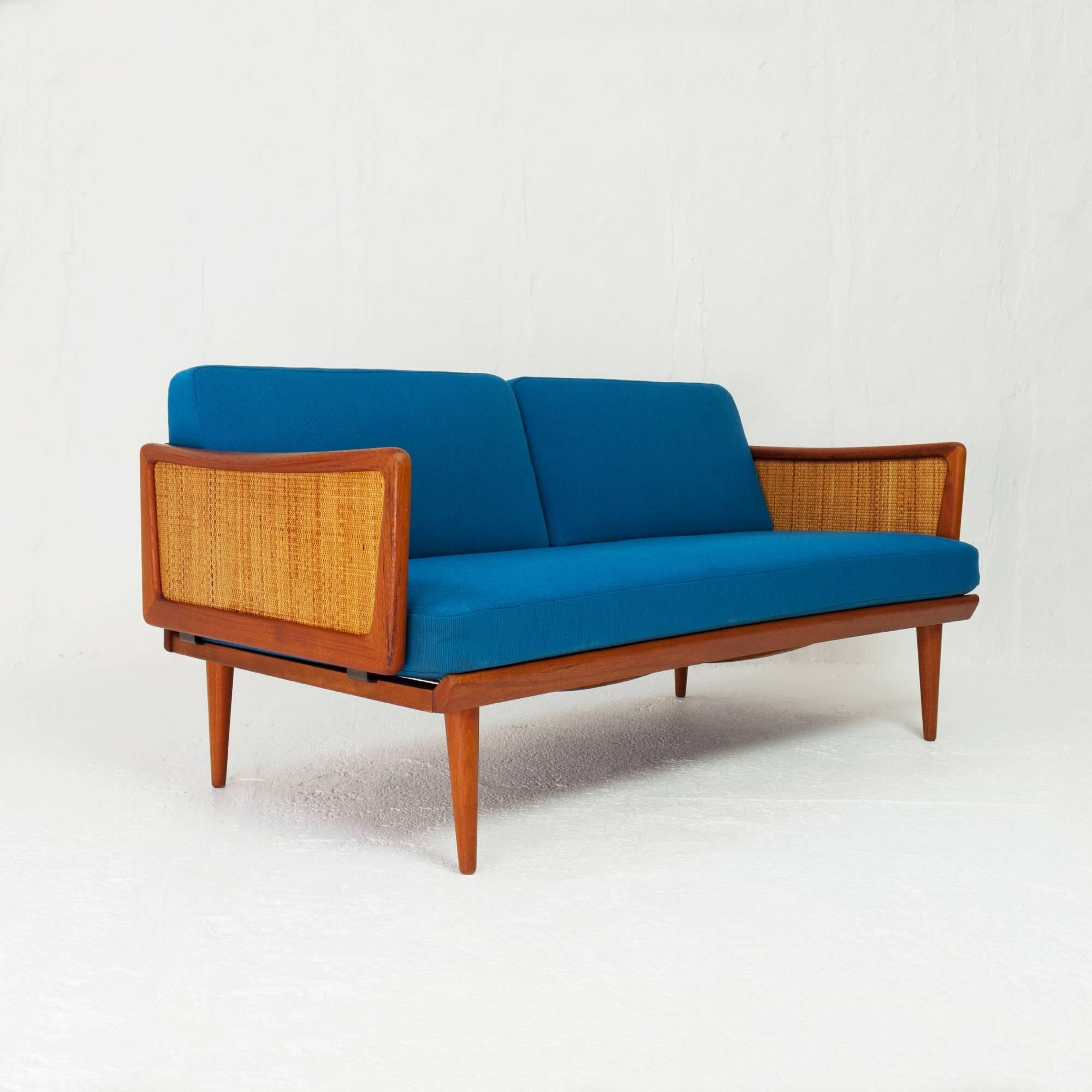Rare sofa or daybed model FD 451 designed by Peter Hvidt & Orla Mølgaard Nielsen. Original upholstery. Produced by France & Daverkosen in Denmark with the early metal badge most likely 1950s up to 1957. Width open 225 cm.
Identified and listed by