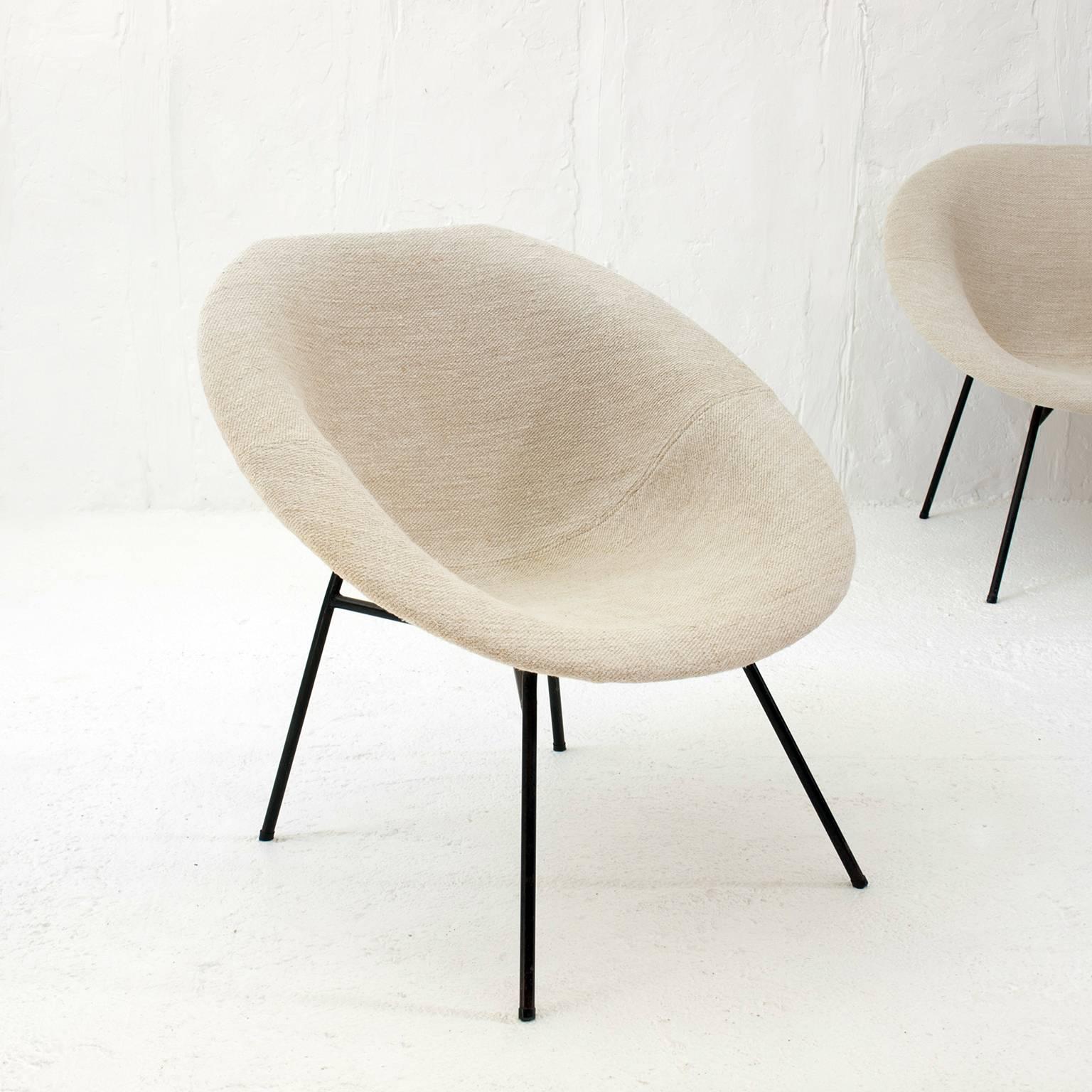Français Paire de fauteuils français par Claude Vassal pour Les Magasins Pilotes:: fin des années 1950