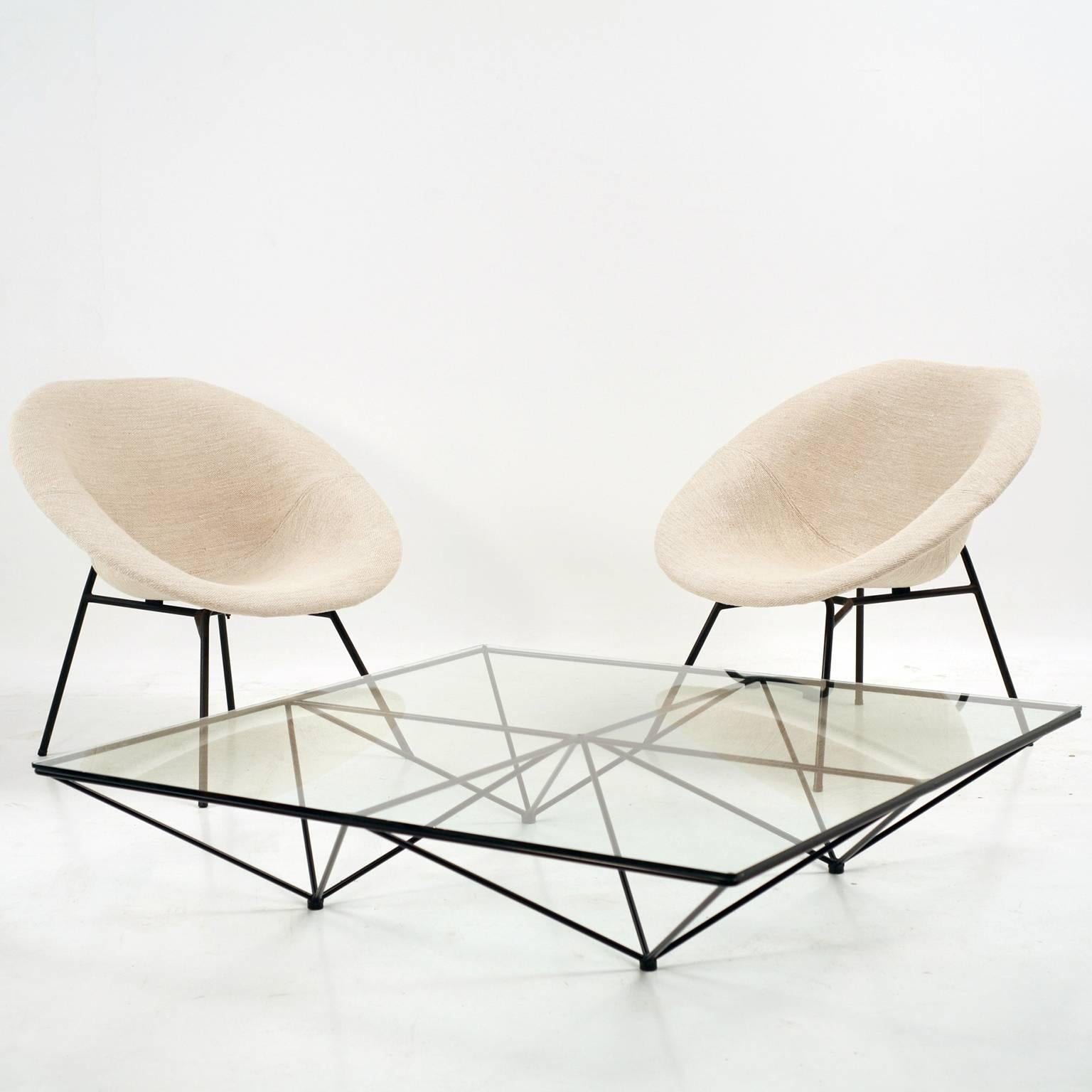 Architectural and rare coffee table Alanda by Paolo Piva for B&B Italia. Black wire metal frame diamond shape with thick glass top. Frame in very good original condition. The glass top is beveled. Some light scratches on the glass.