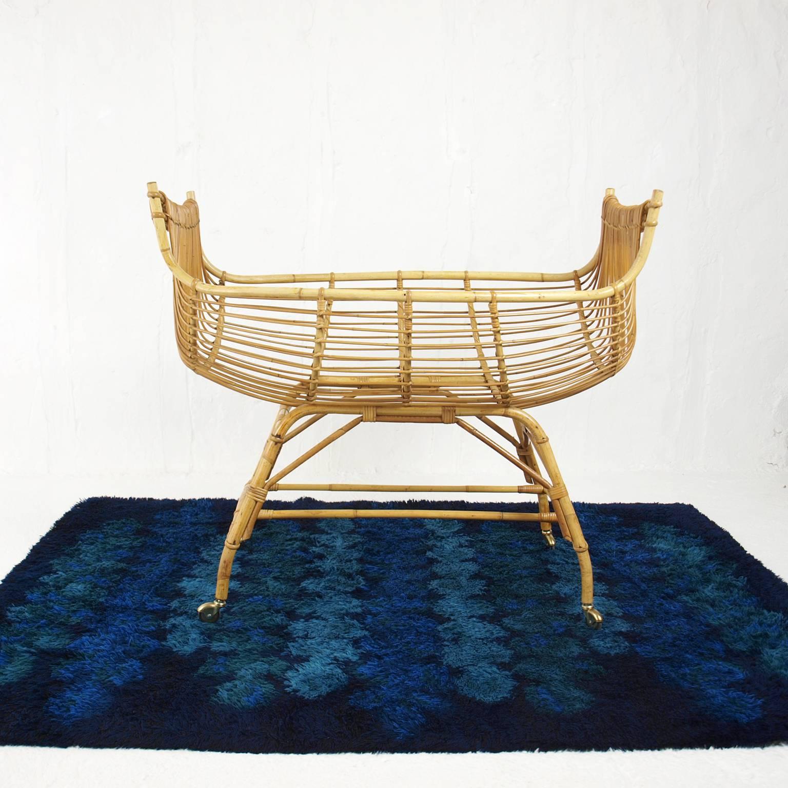 Nice french bamboo and rattan baby bed on wheels from the 1960s.