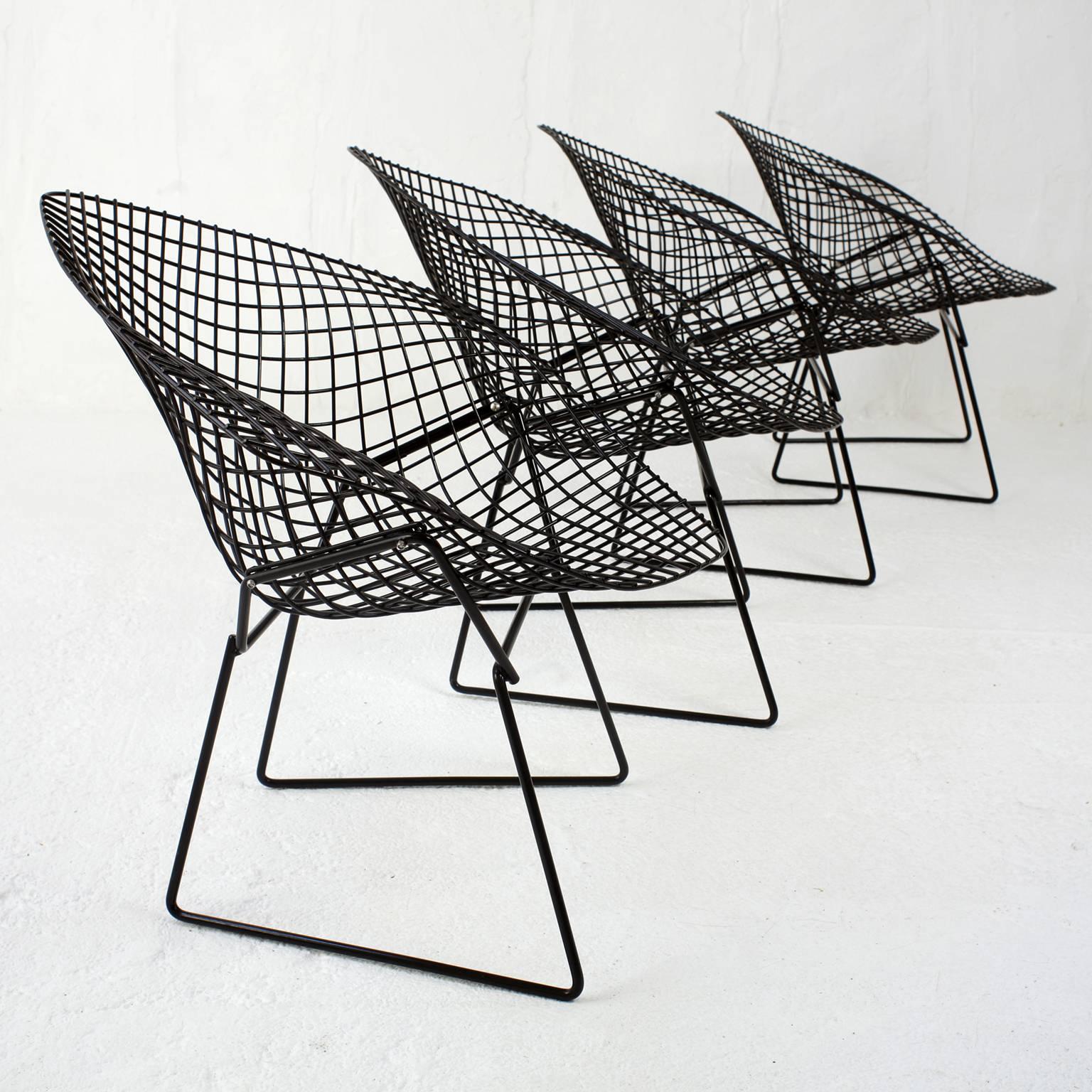 Set of four Harry Bertoia black diamond chairs for Knoll, created in 1953.
This model came from the 1990s.
In very good original condition.