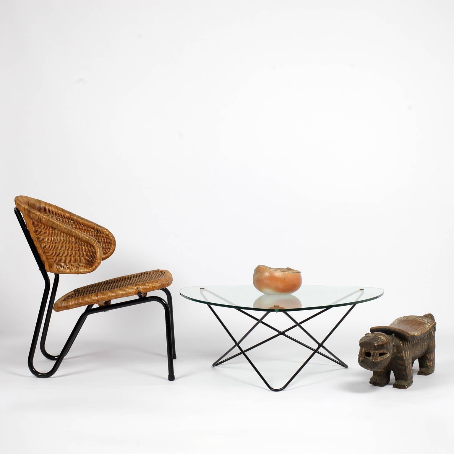 Very rare Dirk van Sliedregt rattan lounge chair with black lacquered metal leg for Gebr. Jonkers Noordwolde. Model 568 created in 1954.
Beautiful patina.
This chair is no longer manufactured.
Referenced by the Stedelijk Design Museum Amsterdam