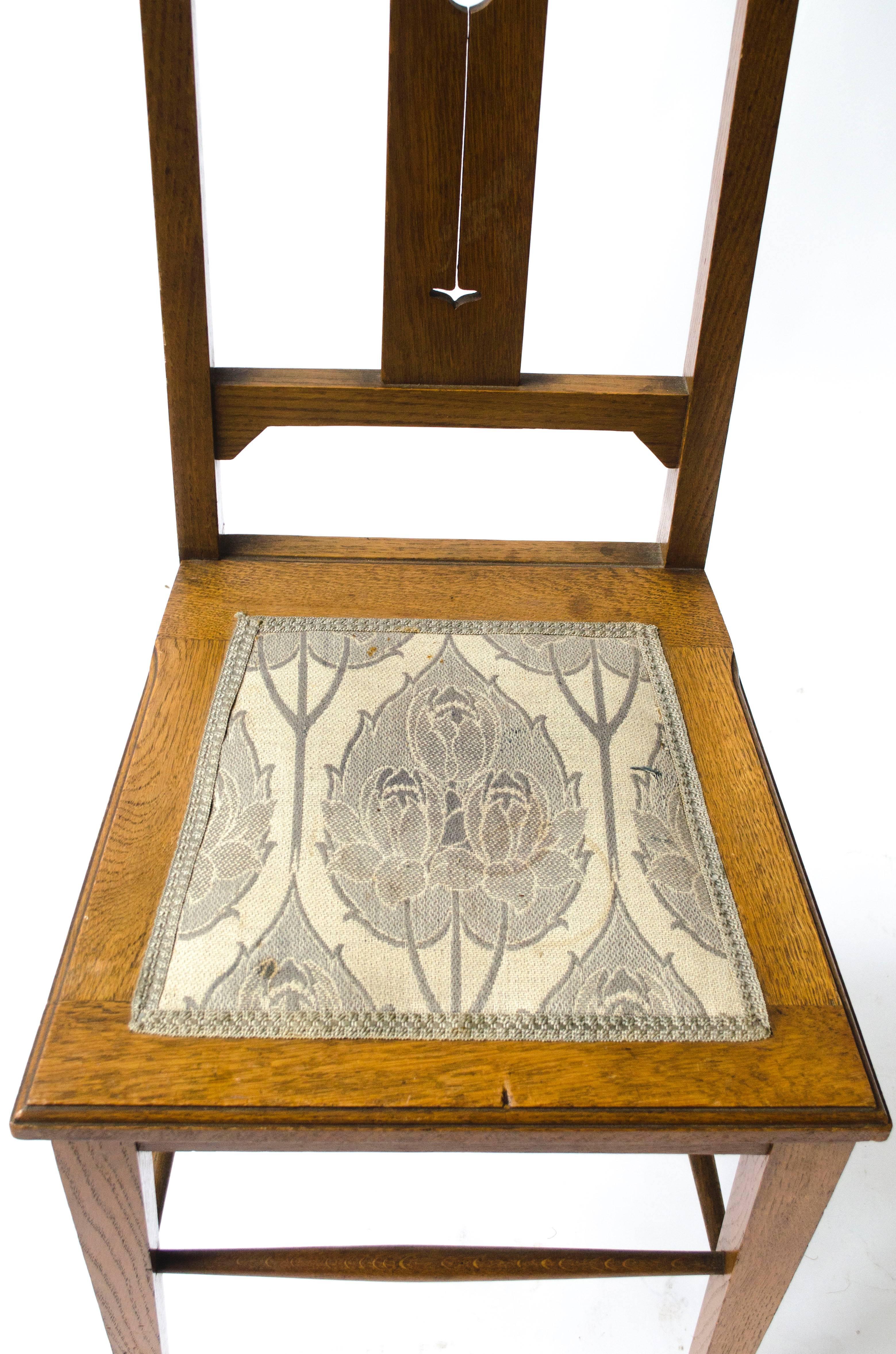 Écossais Chaise en chêne de l'école écossaise E A Taylor Arts & Crafts, fabriquée par Wylie and Lochhead en vente