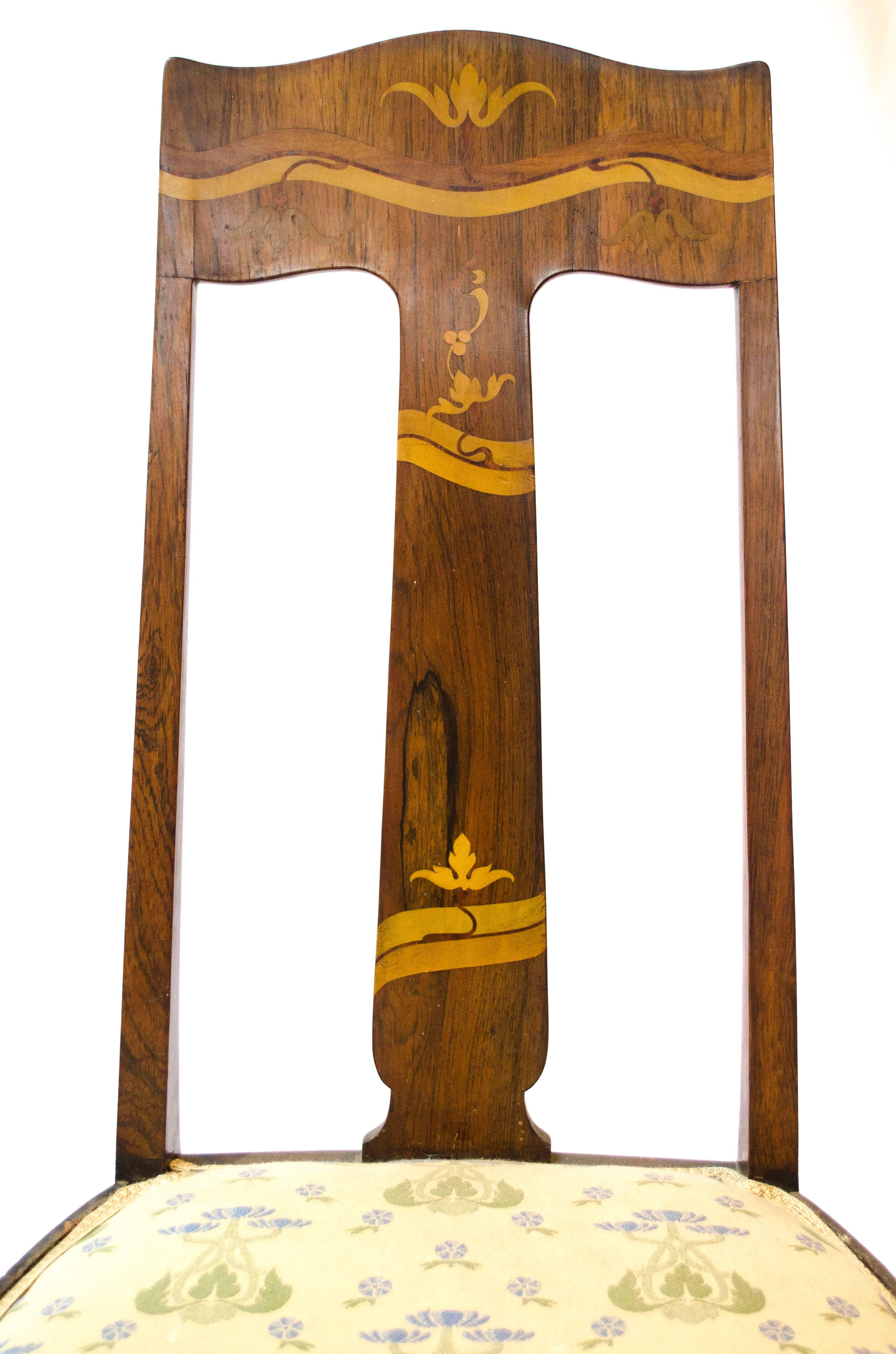 Jas Shoolbred. Arts and Crafts-Stuhl aus Mahagoni und Palisanderholz mit stilisierter Blumenintarsien (Handgefertigt) im Angebot