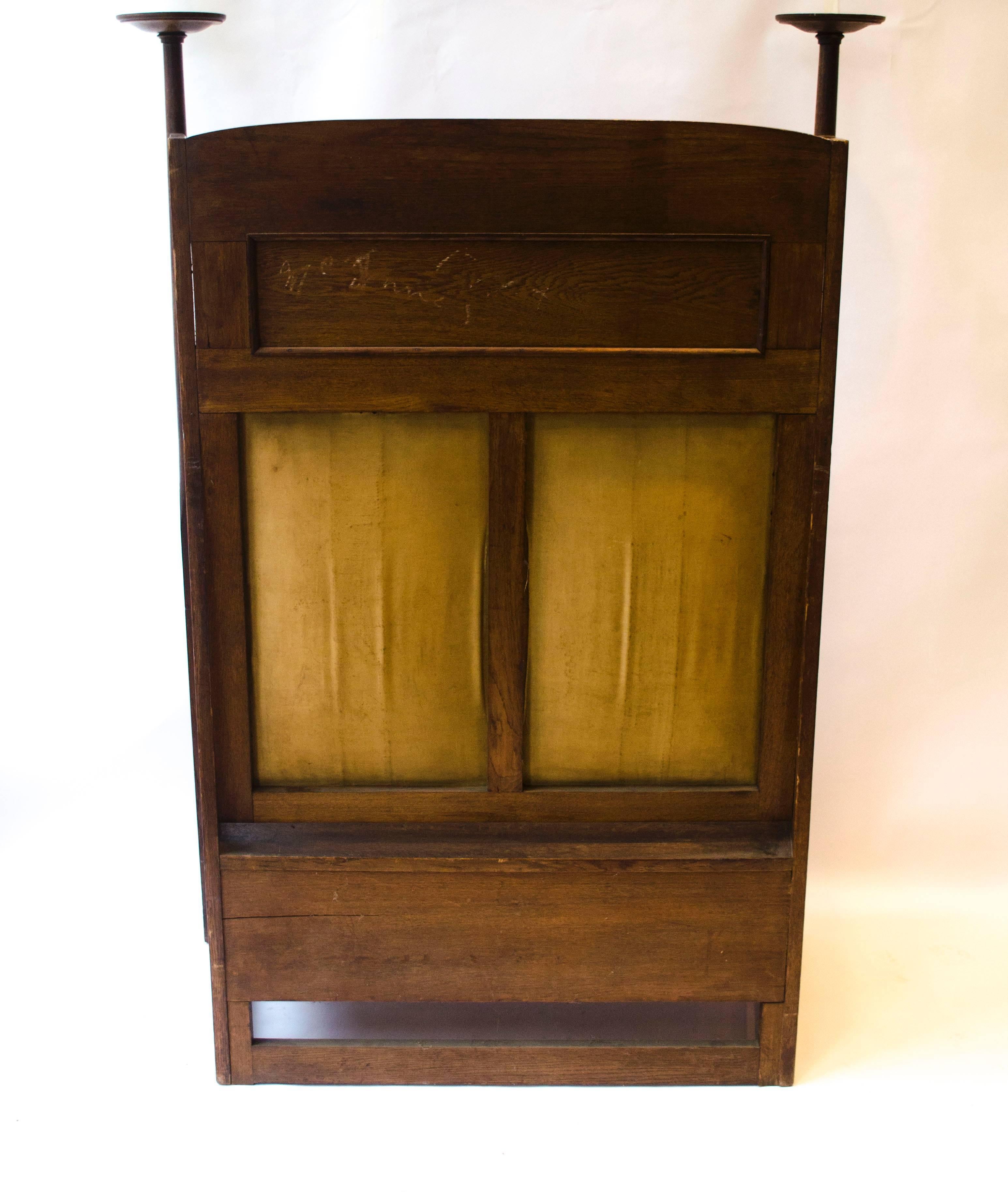 English Liberty & Co. An Arts & Crafts Oak Settle in the Style of CFA Voysey