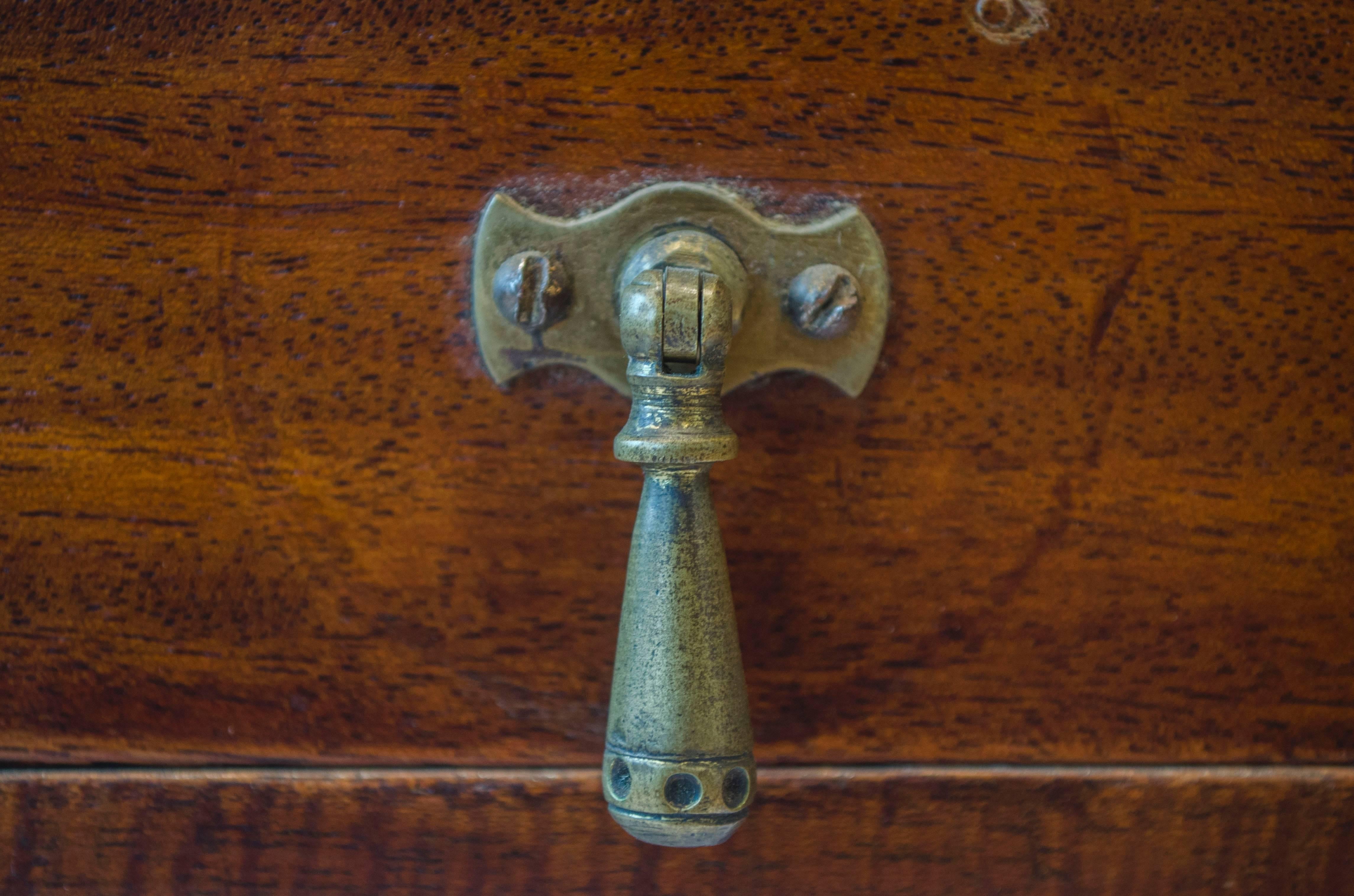 English E. W. Godwin attr, An Anglo-Japanese mahogany inlaid single drawer chess table For Sale