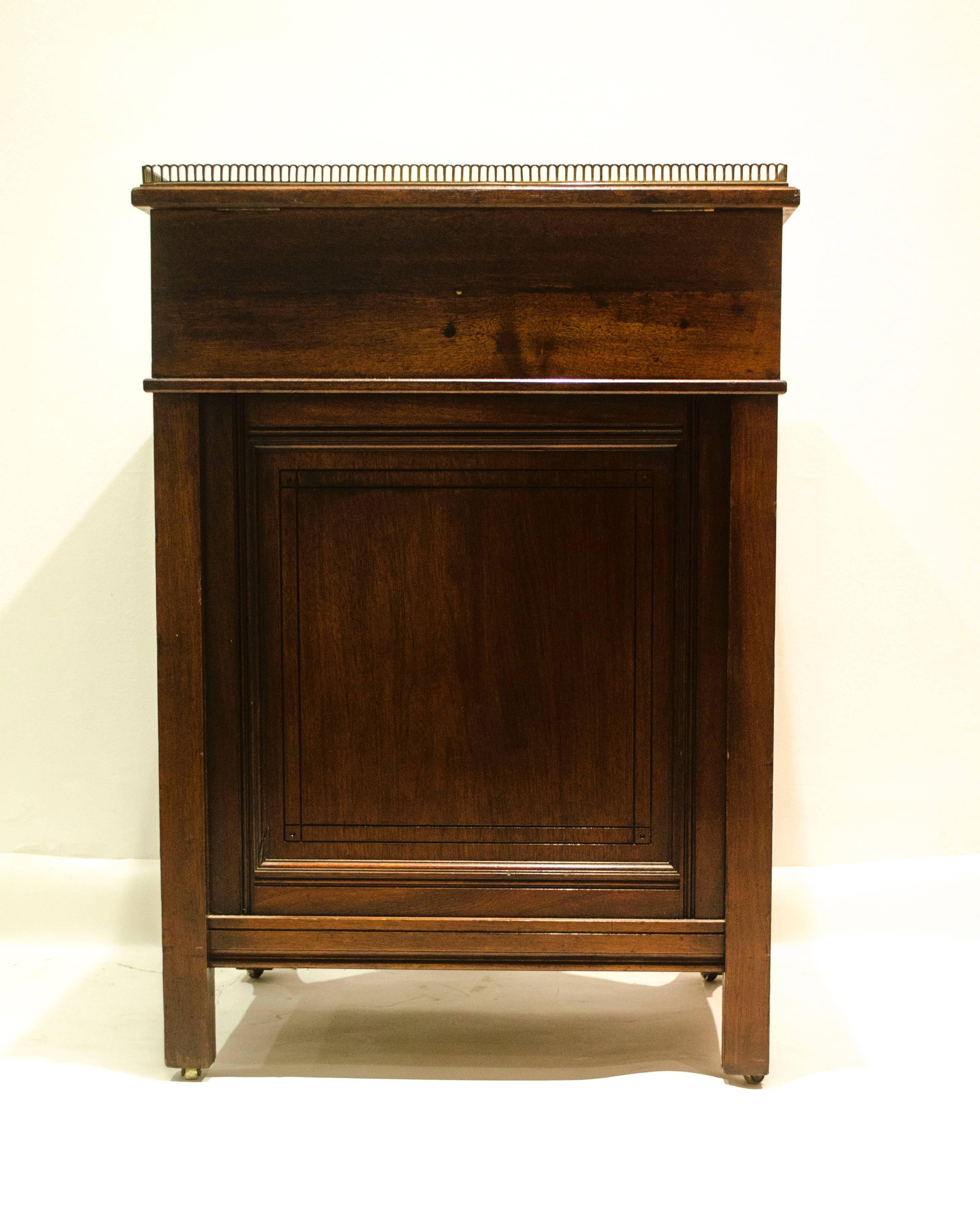 Mahogany B Talbert for Gillows Aesthetic Movement Davenport with Central Carved Rosette For Sale