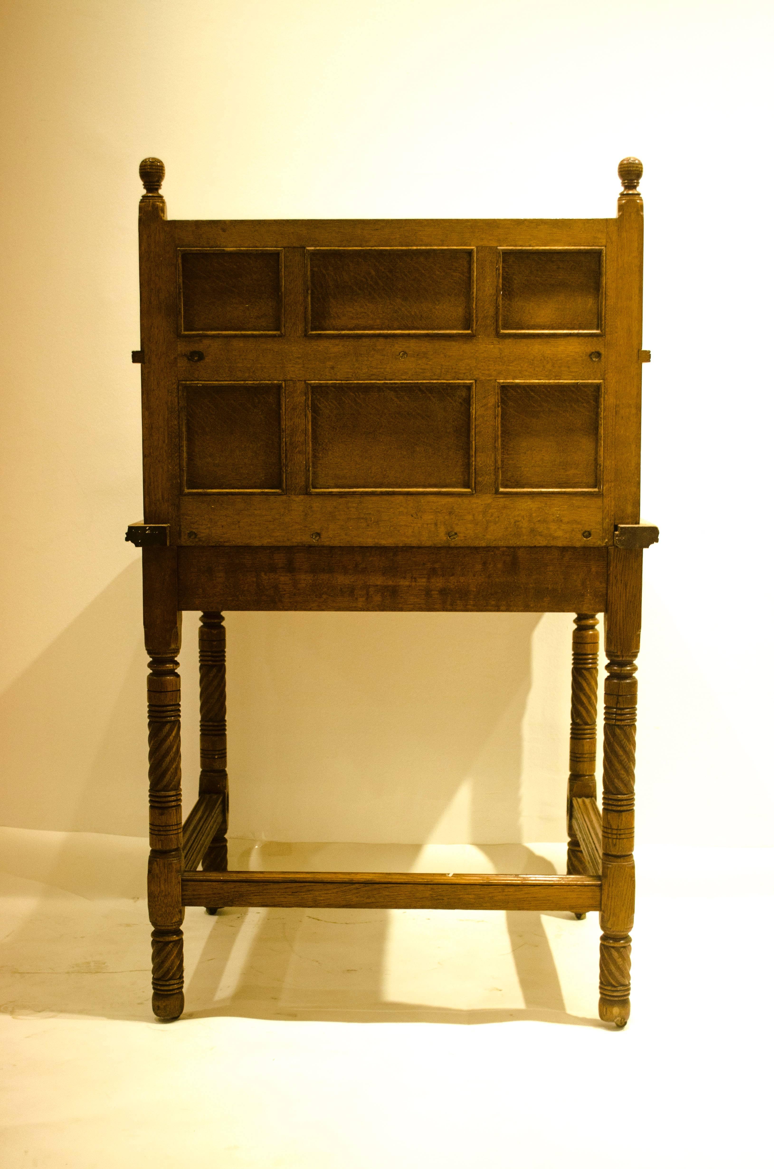 Bruce Talbert. An Arts & Crafts Oak Washstand probably made by Gillows  In Good Condition In London, GB