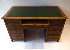E A Taylor pour Wylie & Lochhead Arts & Crafts Bureau en chne avec dtails en forme de cur jumeau