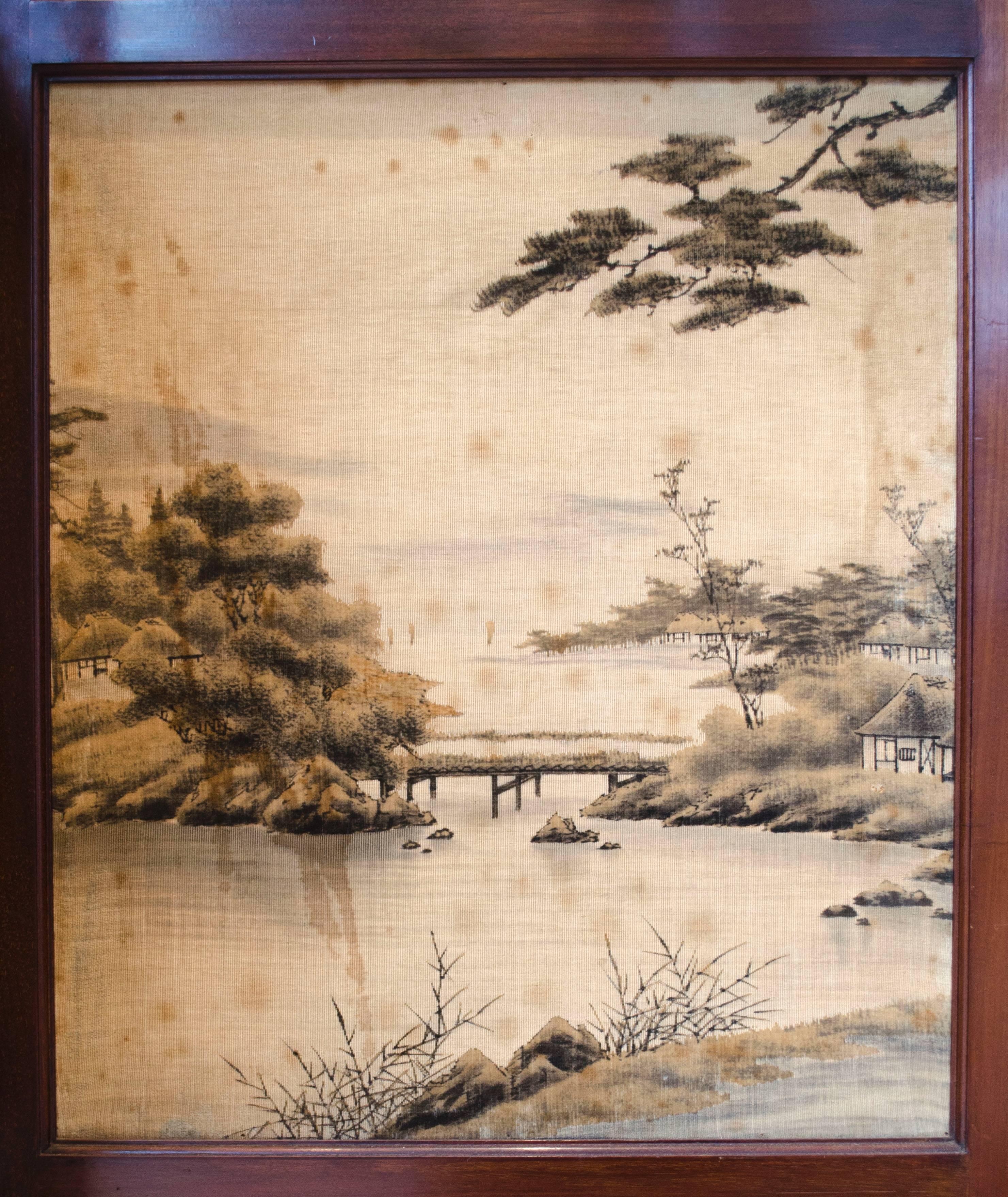 Noyer Écran anglo-japonais à quatre volets attribué à E. W. Godwin avec scènes de soie japonaise en vente