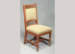 Ensemble de quatre chaises de salle à manger attribuées à E W Godwin