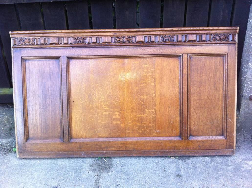 A single 5' wide piece of panelling from court room three and carved by H H Richardson.  
Note : This is the widest piece of panelling to the left. The two to the right have their own listing.
Important carved oak panelling, from The Supreme High