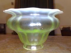 A single Vaseline Shade