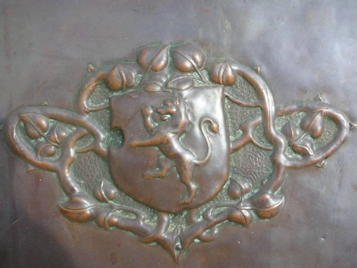 Large Arts and Crafts Copper Fire Insert with a Lion in a Shield Crest In Good Condition For Sale In London, GB
