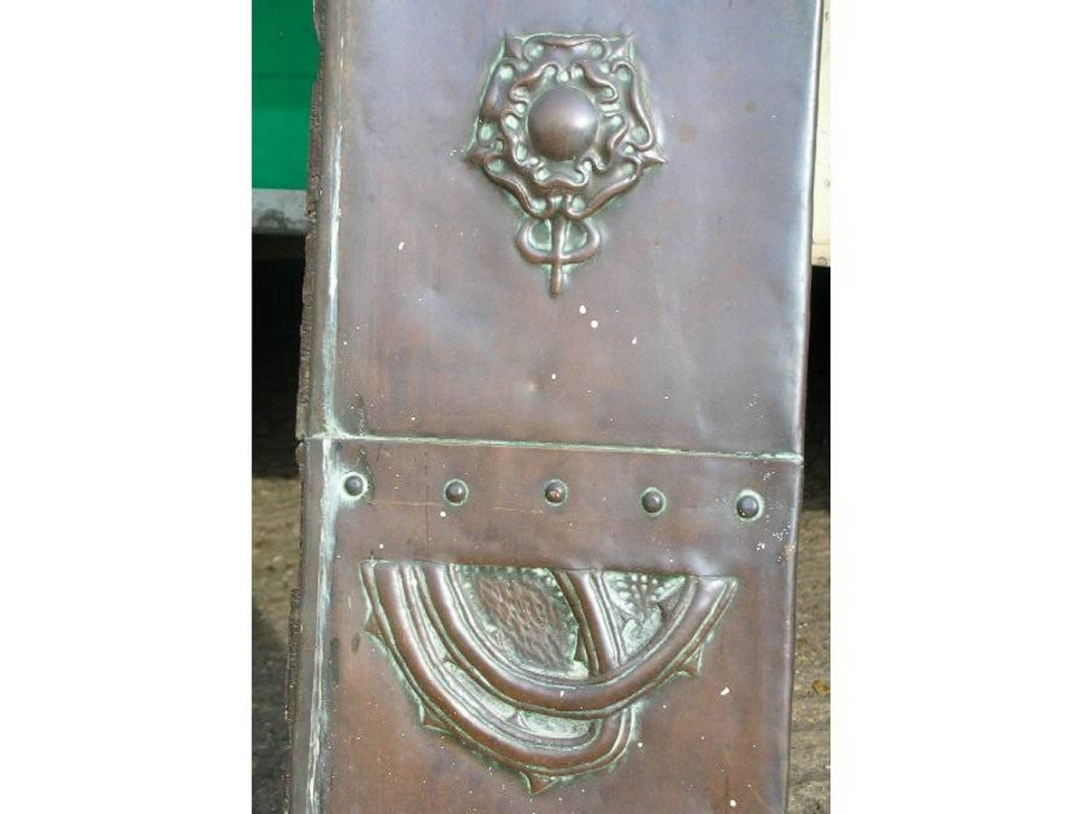 Large Arts and Crafts Copper Fire Insert with a Lion in a Shield Crest For Sale 2