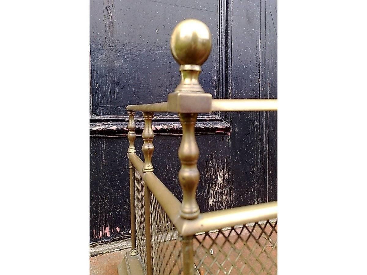 Cast Good Quality Aesthetic Movement Brass Fire Fender with Turned Details & Finials For Sale